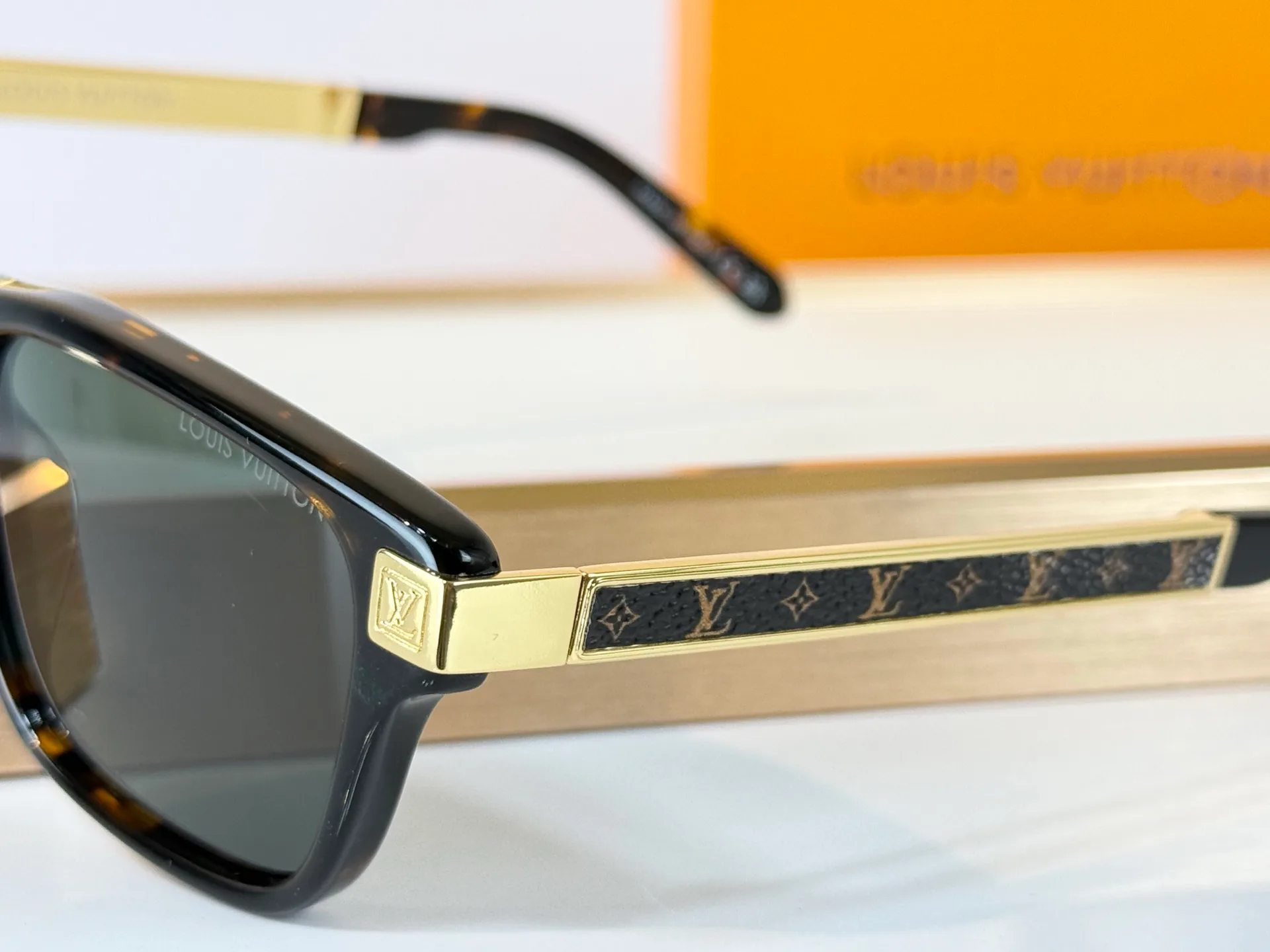 Glasses LOUIS VUITTON 18118139