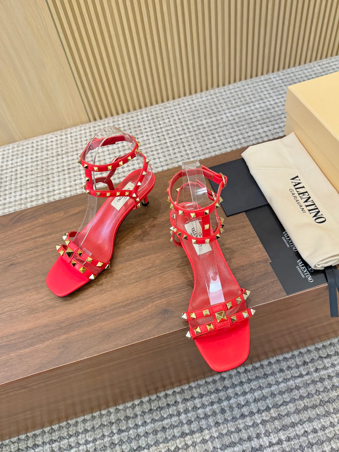 Women's Open-Toe Sandals VALENTINO 17411470