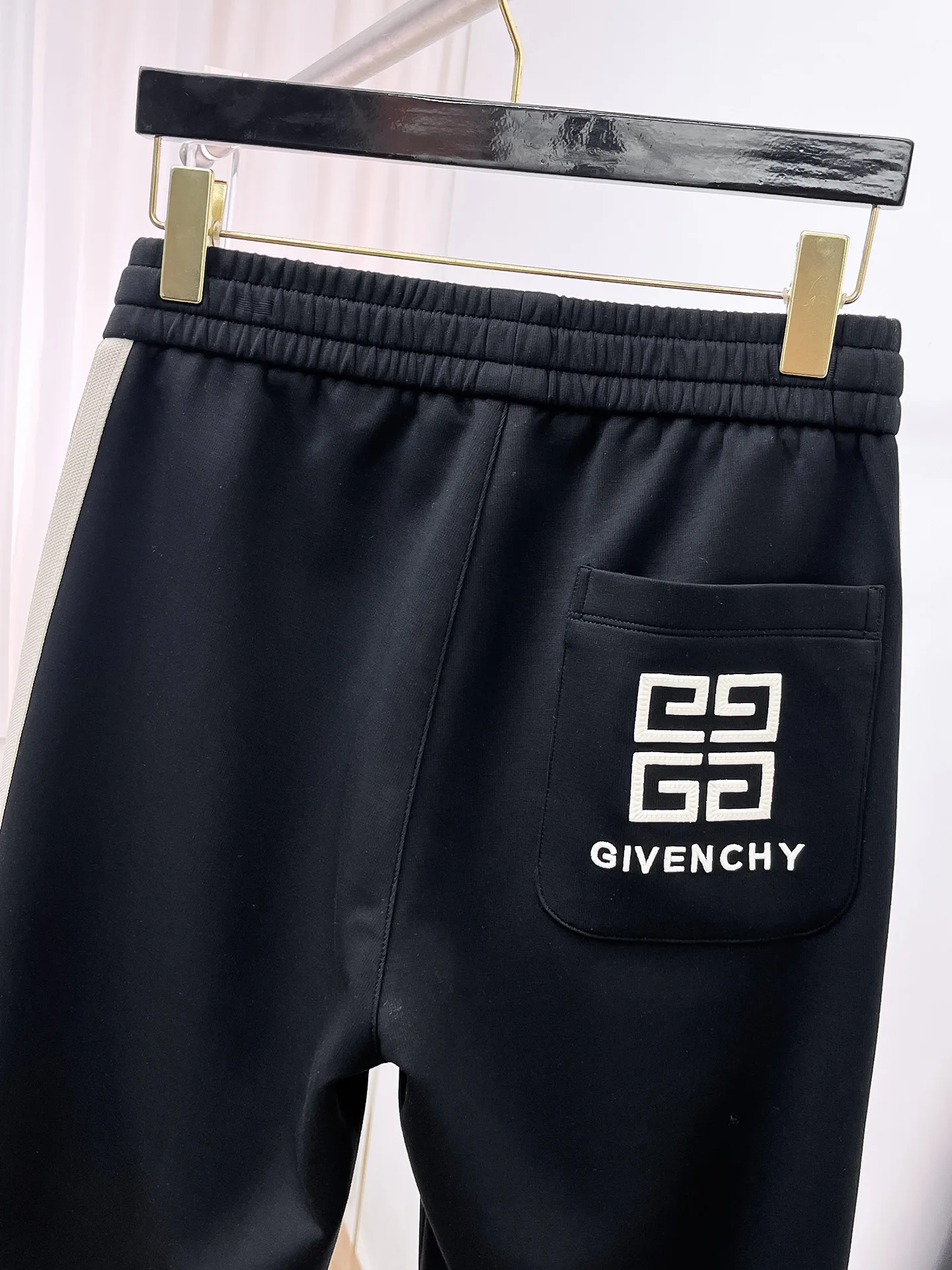 Men's Trousers GIVENCHY 18399392