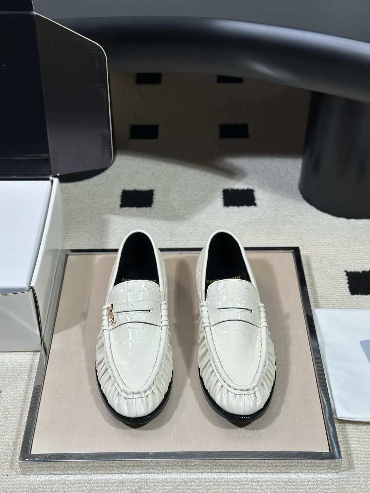 Women's Loafers And Moccasins SAINT LAURENT 18041769