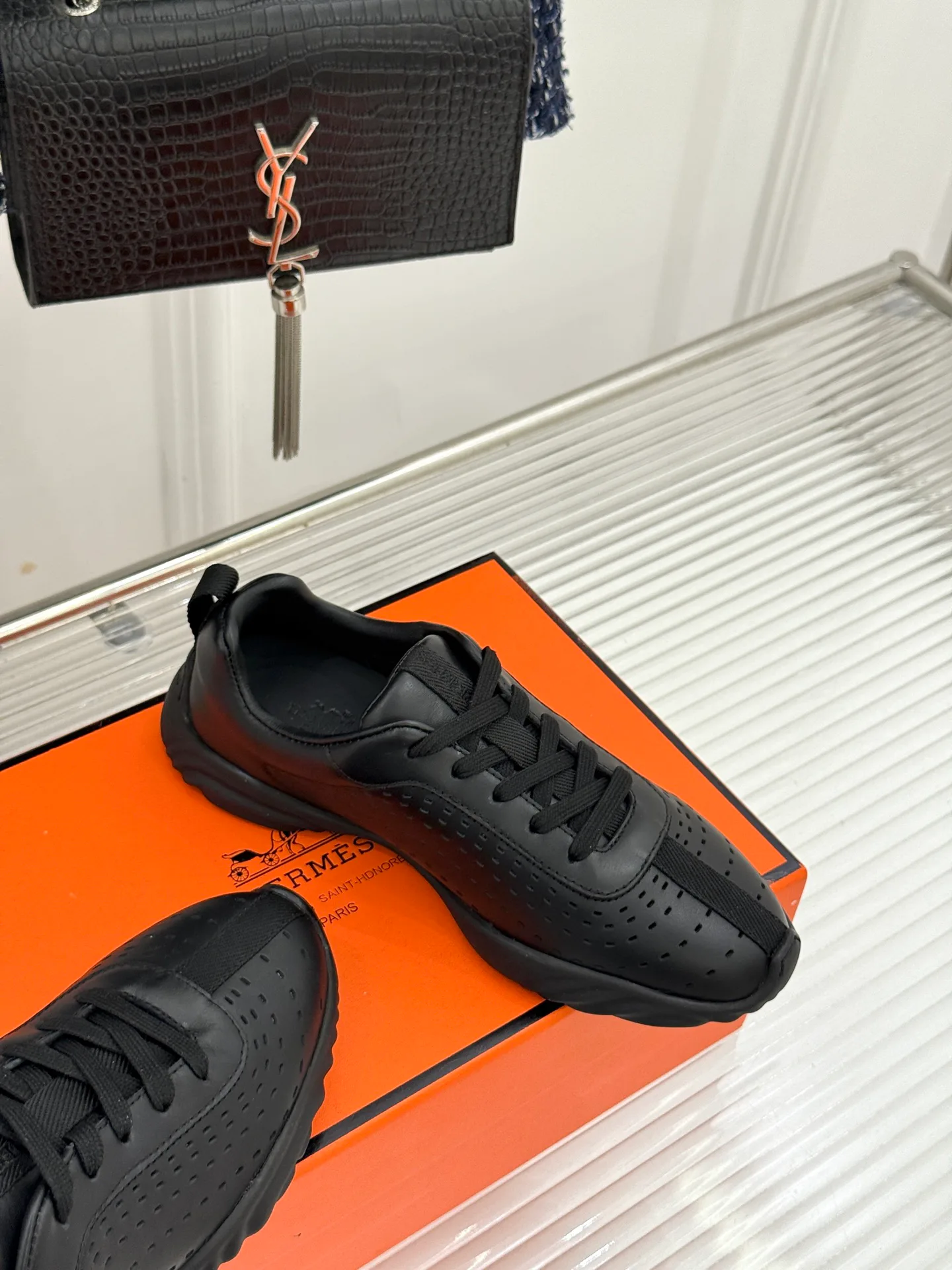 Кроссовки Женские Hermes 18636854