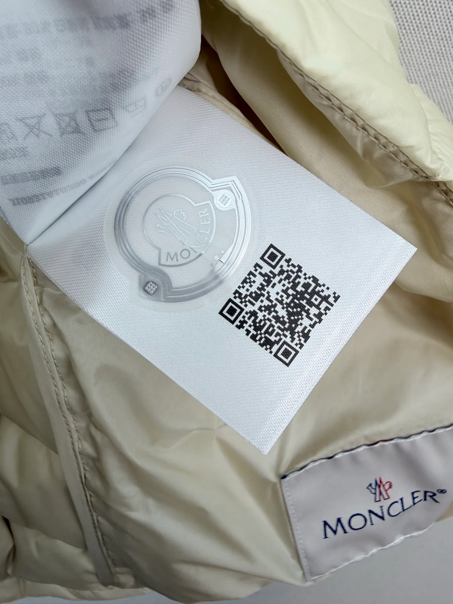 Women's Jackets And Down Jackets MONCLER 18108523