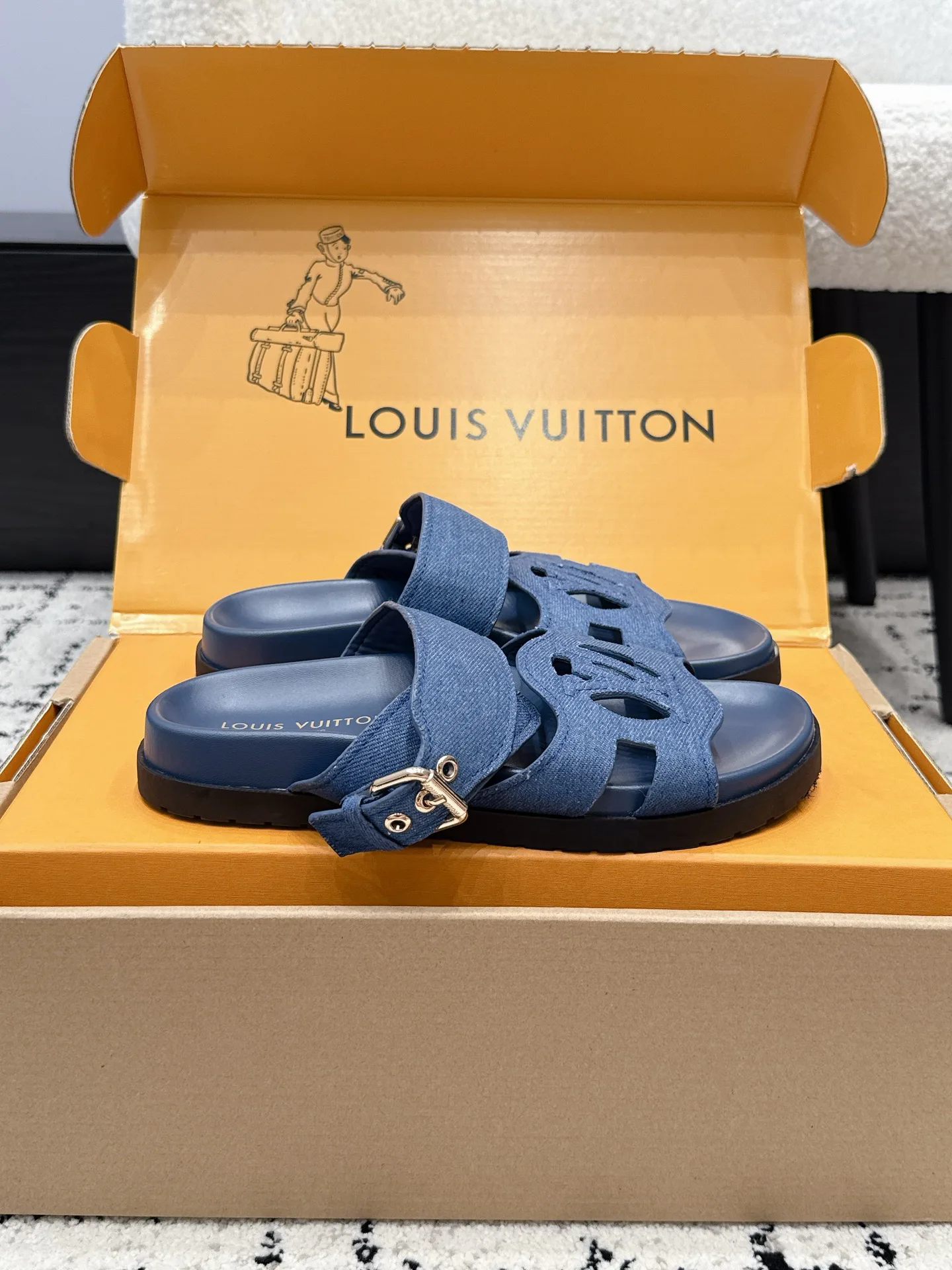 Women's Flip-Flops LOUIS VUITTON 17522792