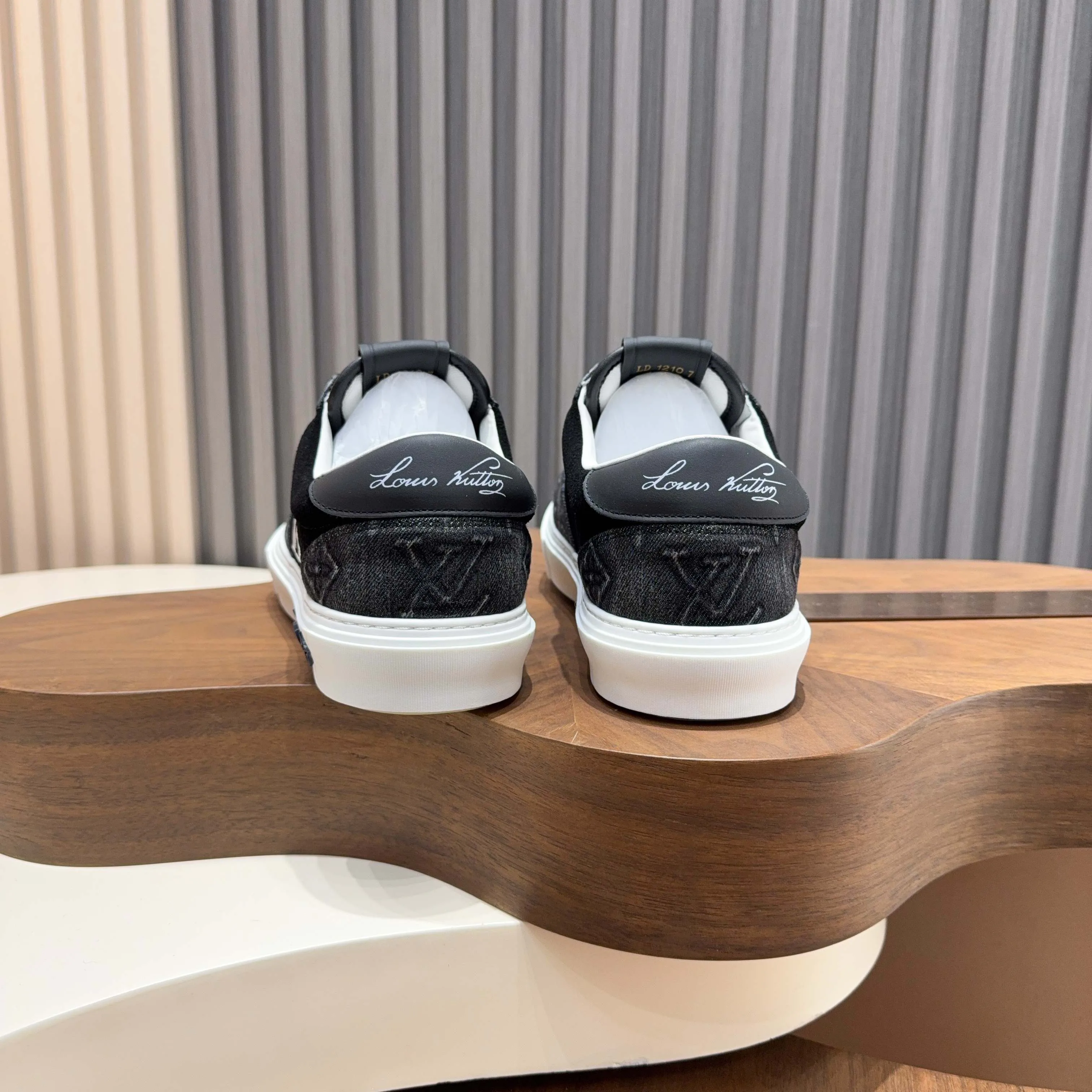 Men's Sneakers LOUIS VUITTON 17921396