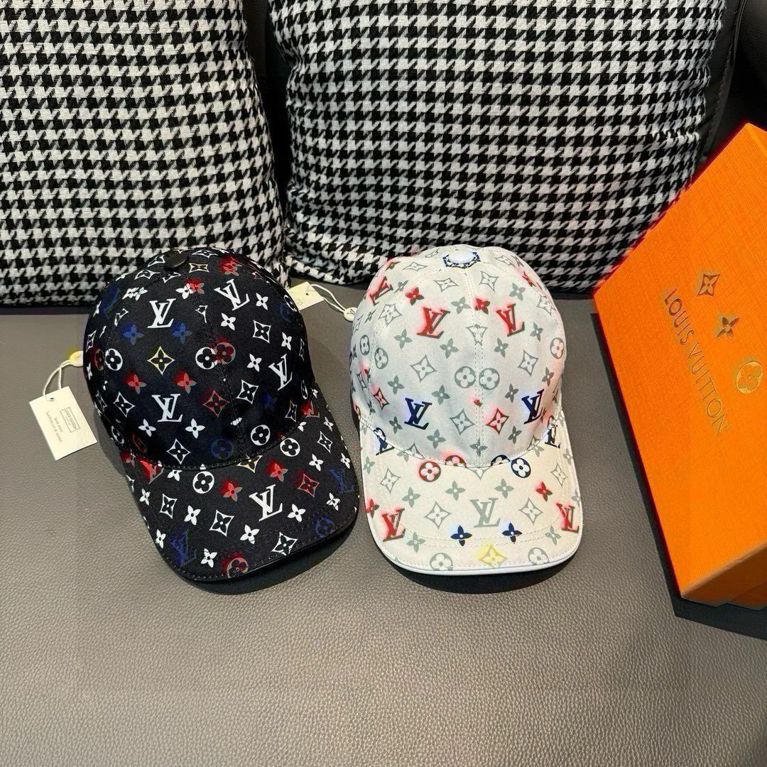 Hats LOUIS VUITTON 18347074