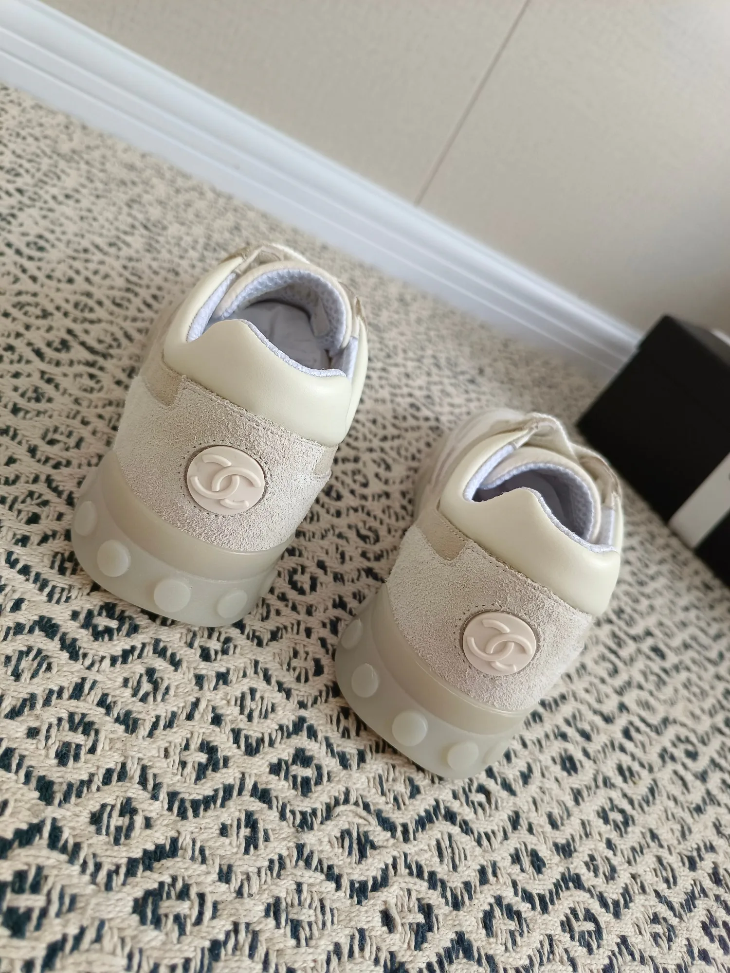 Women's Sneakers CHANEL 18475410