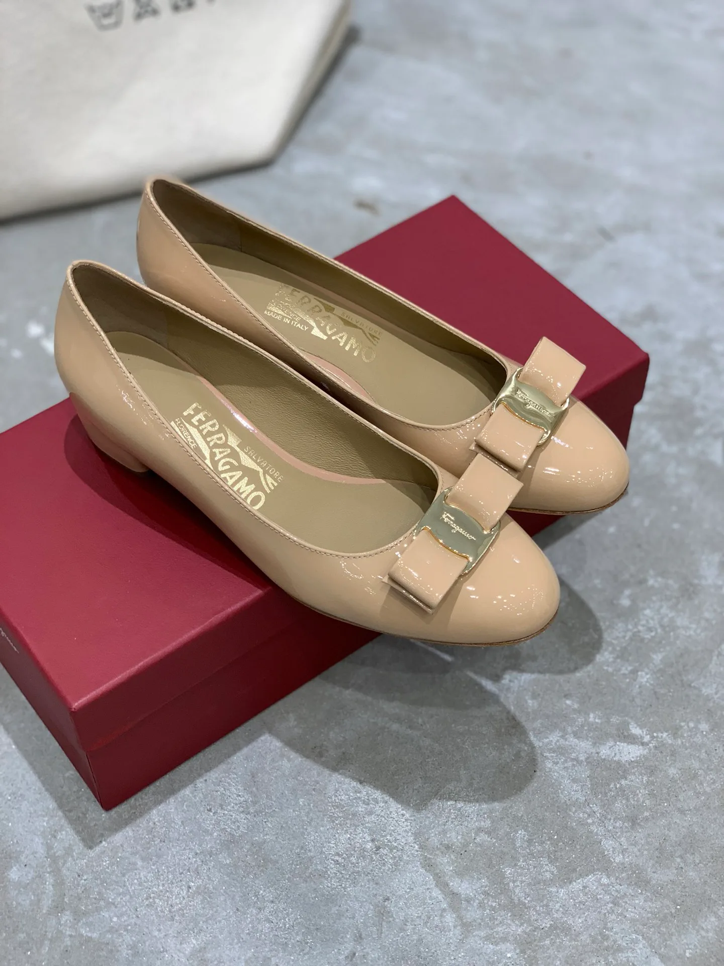 Women's Ballet Flats SALVATORE FERRAGAMO 18340695