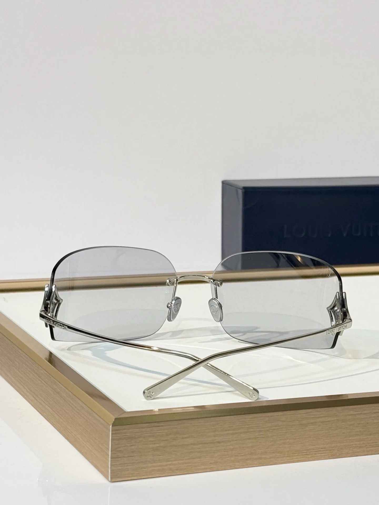 Glasses LOUIS VUITTON 18117691