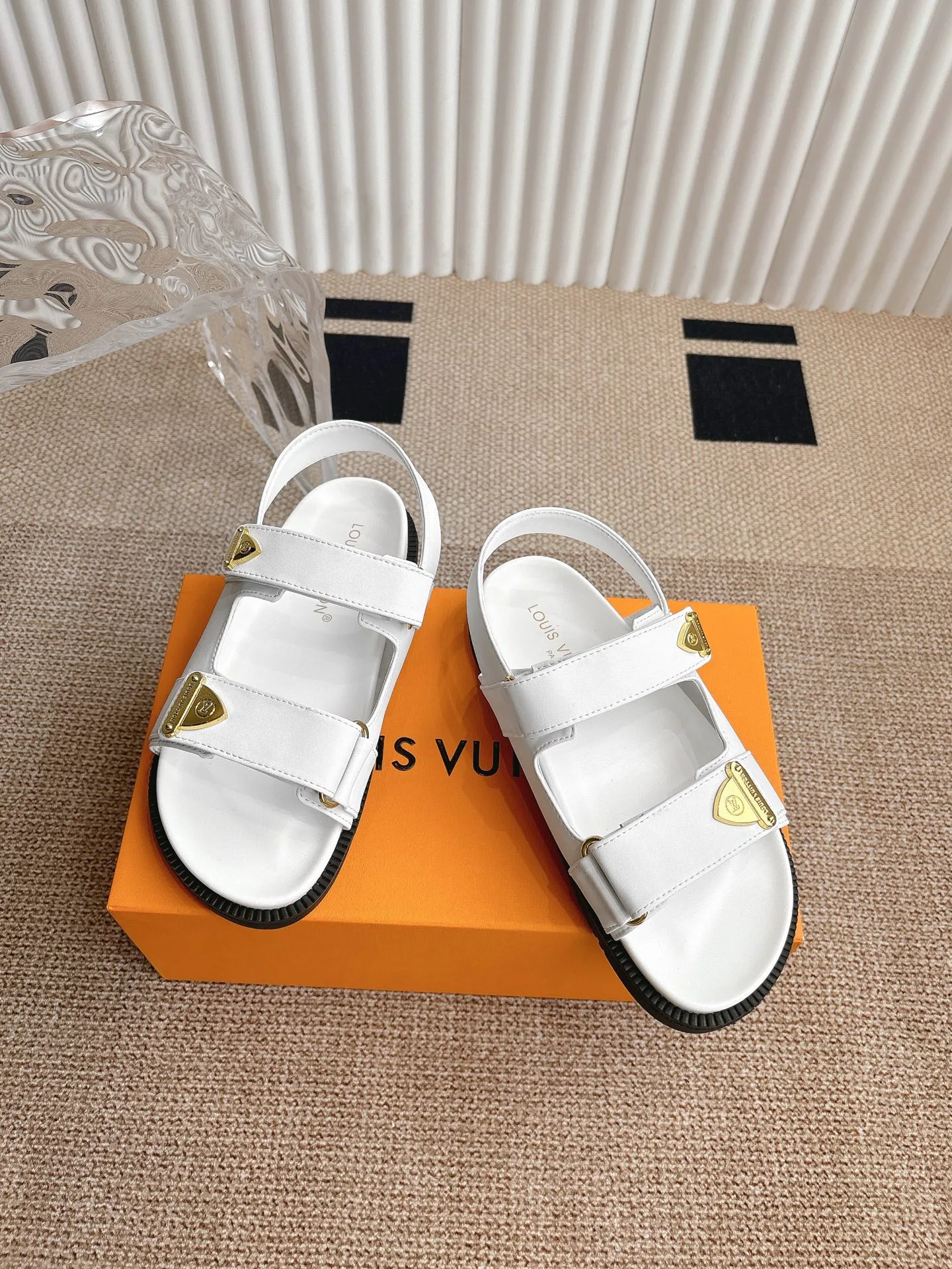 Women's Open-Toe Sandals LOUIS VUITTON 17499604