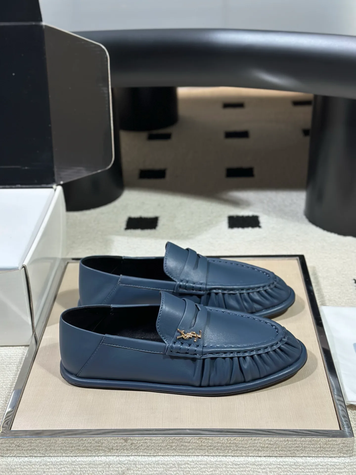 Women's Loafers And Moccasins SAINT LAURENT 18041760