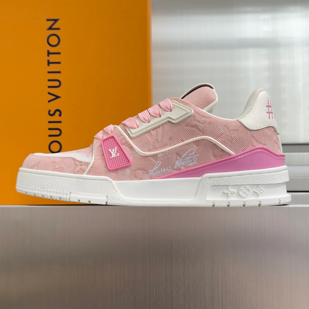 Women's Sneakers LOUIS VUITTON 17483688
