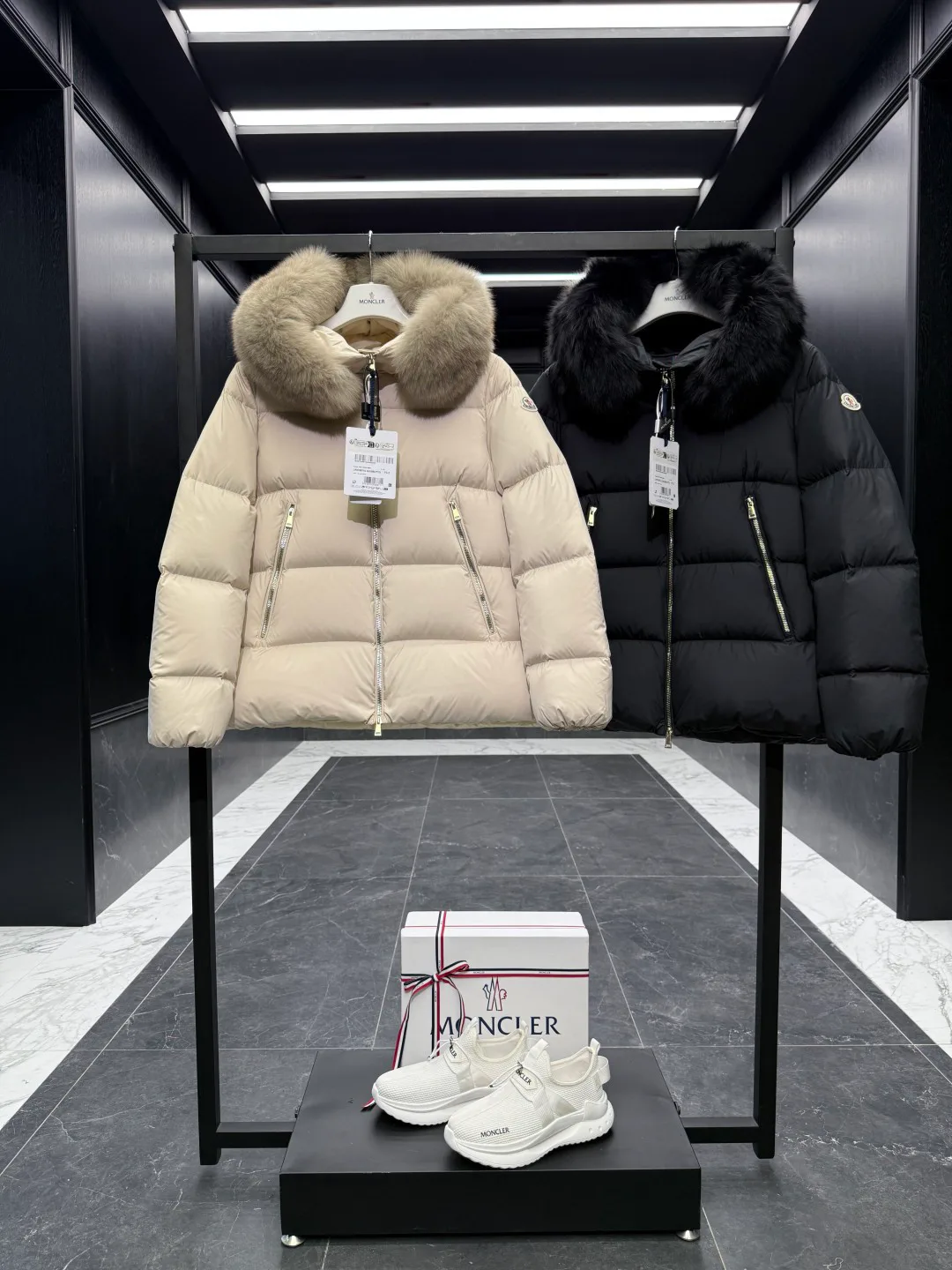 Women's Jackets And Down Jackets MONCLER 17964587