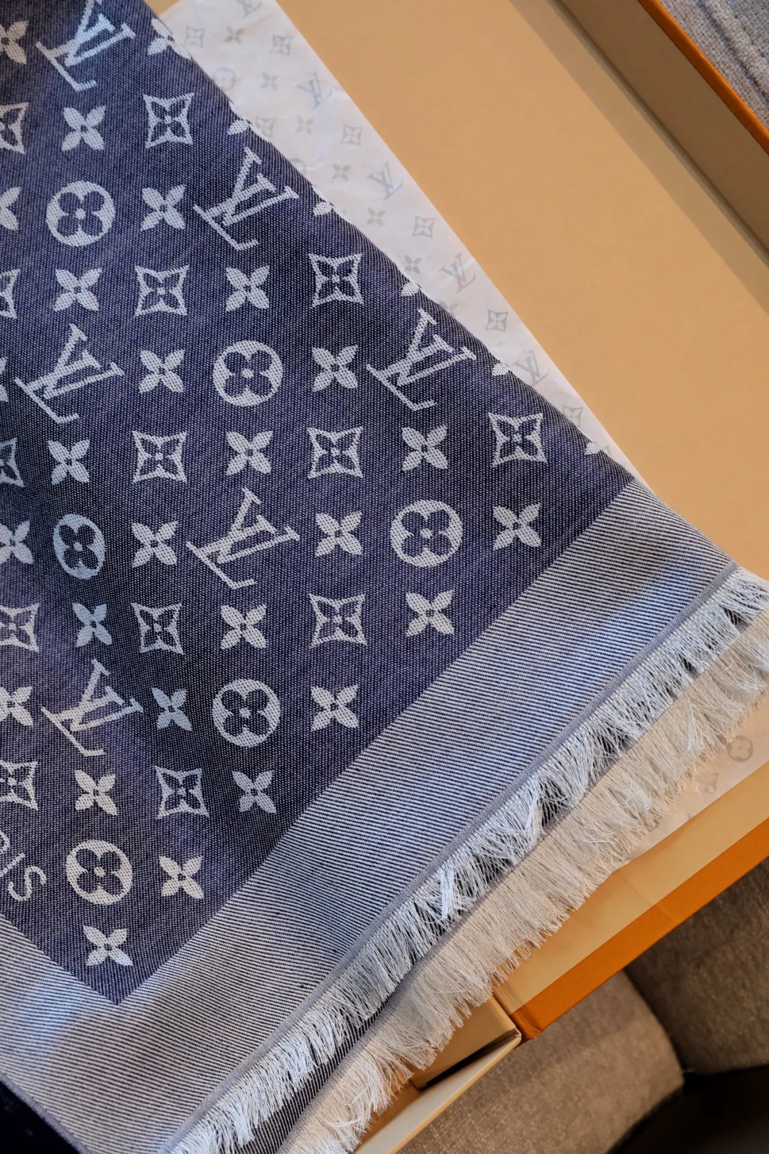 Scarves LOUIS VUITTON 17991826