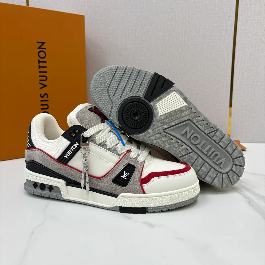 Кроссовки Женские Louis Vuitton 18668400