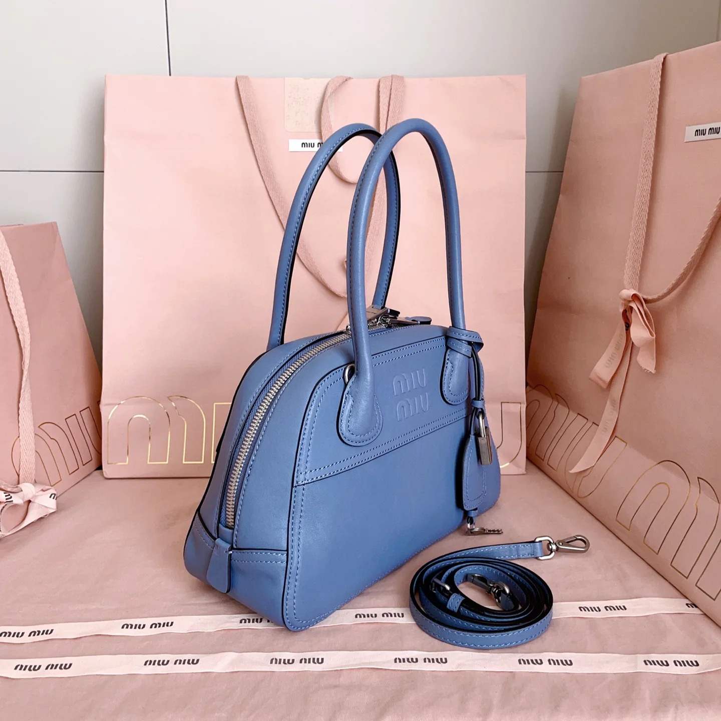 Классические Сумки Женские Miu Miu 18602457