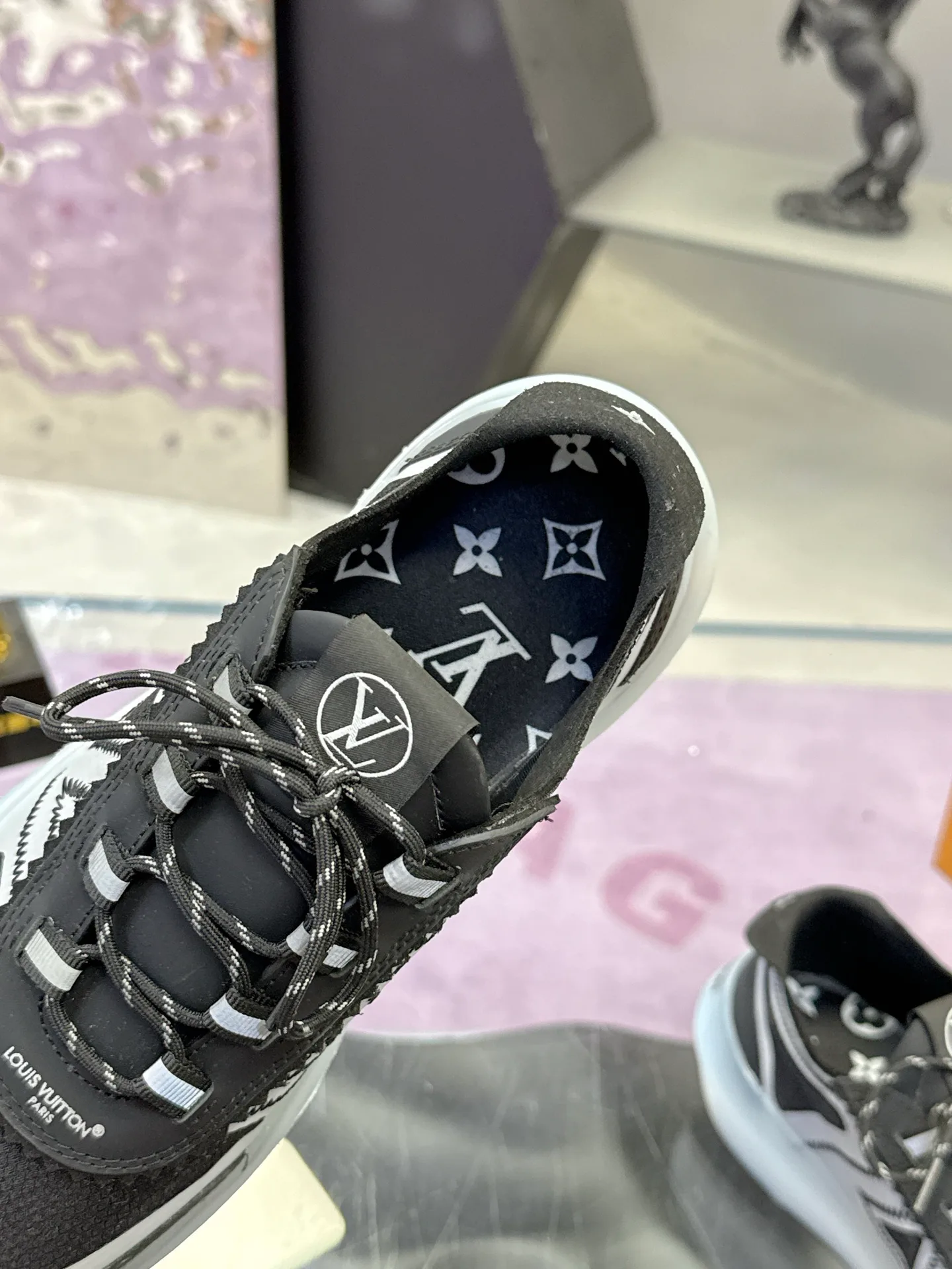 Women's Sneakers LOUIS VUITTON 17368528