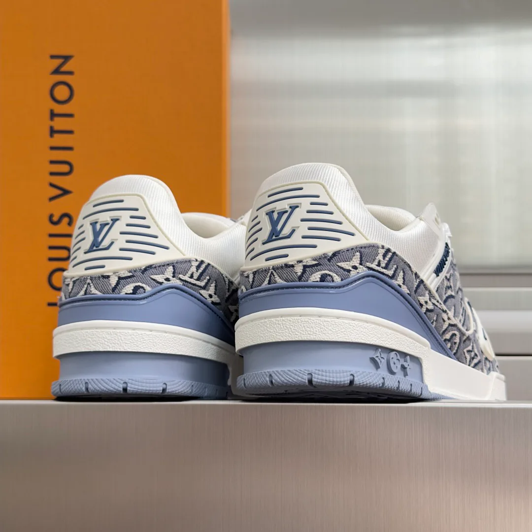 Women's Sneakers LOUIS VUITTON 17772025