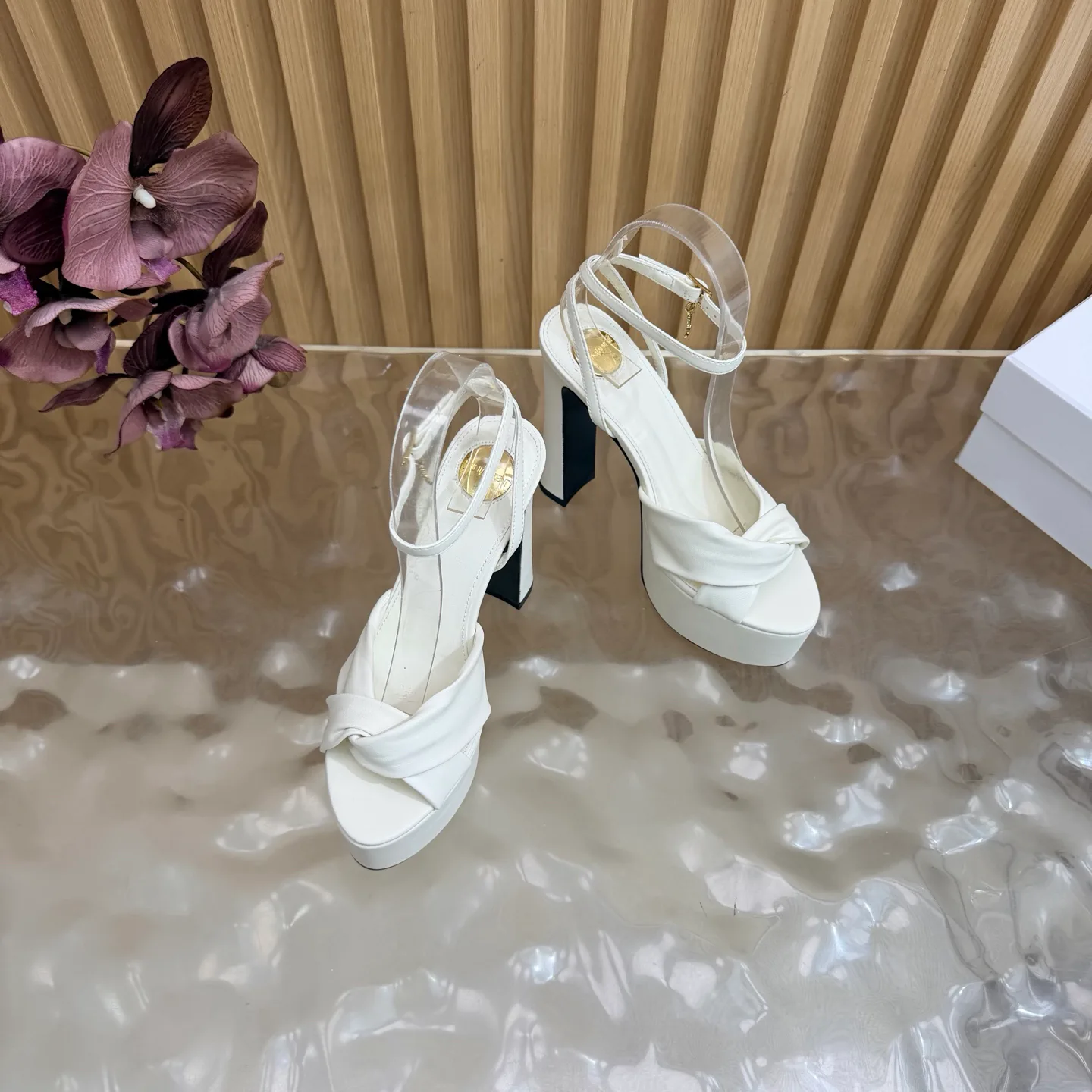 Women's Open-Toe Sandals SAINT LAURENT 18235640