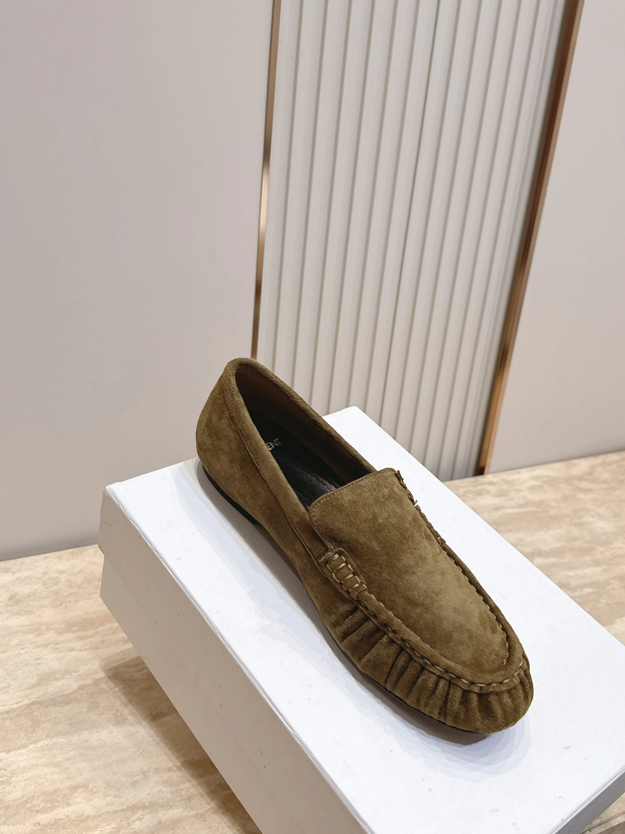 Women's Loafers And Moccasins SAINT LAURENT 17701338
