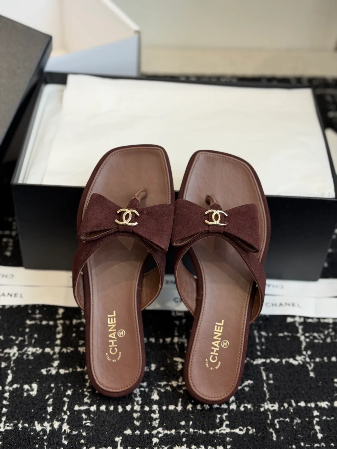 Women's Flip-Flops CHANEL 17740570