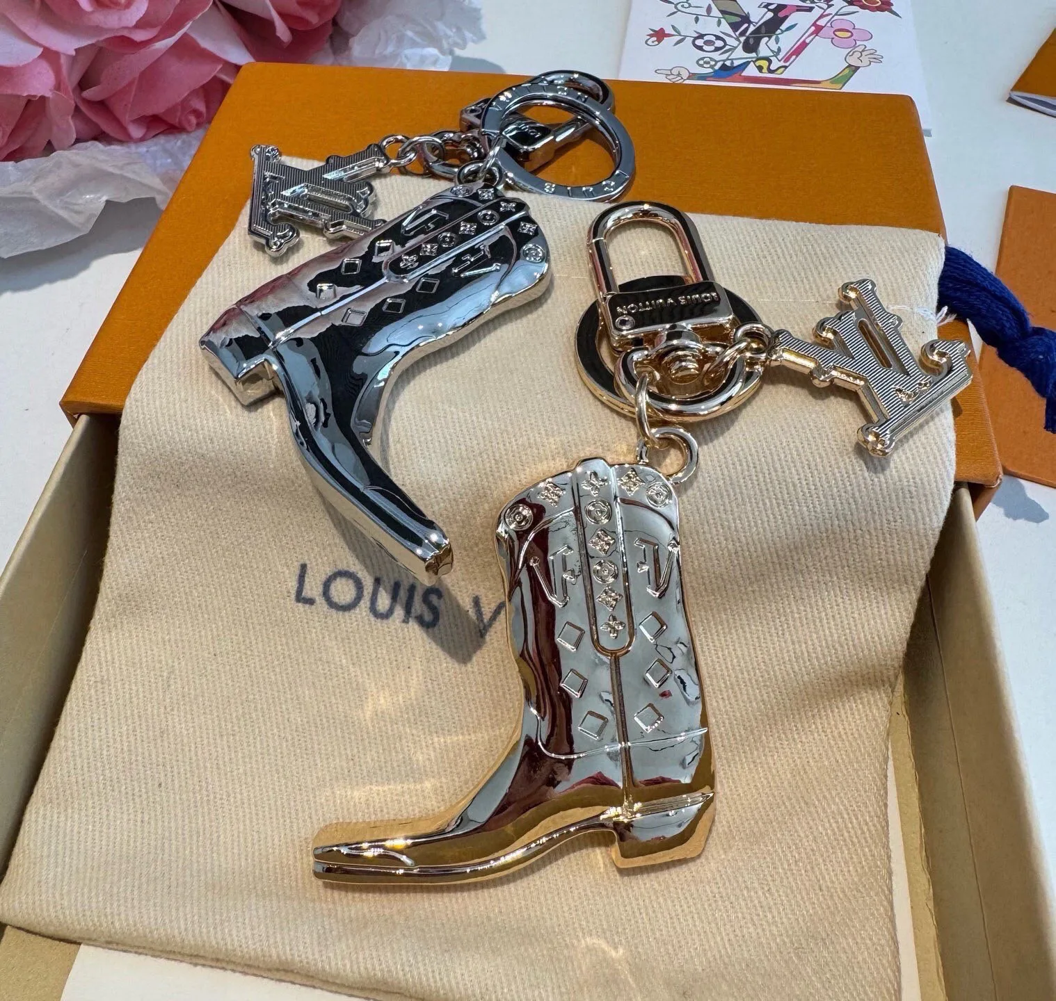 Key Cases LOUIS VUITTON 18013308