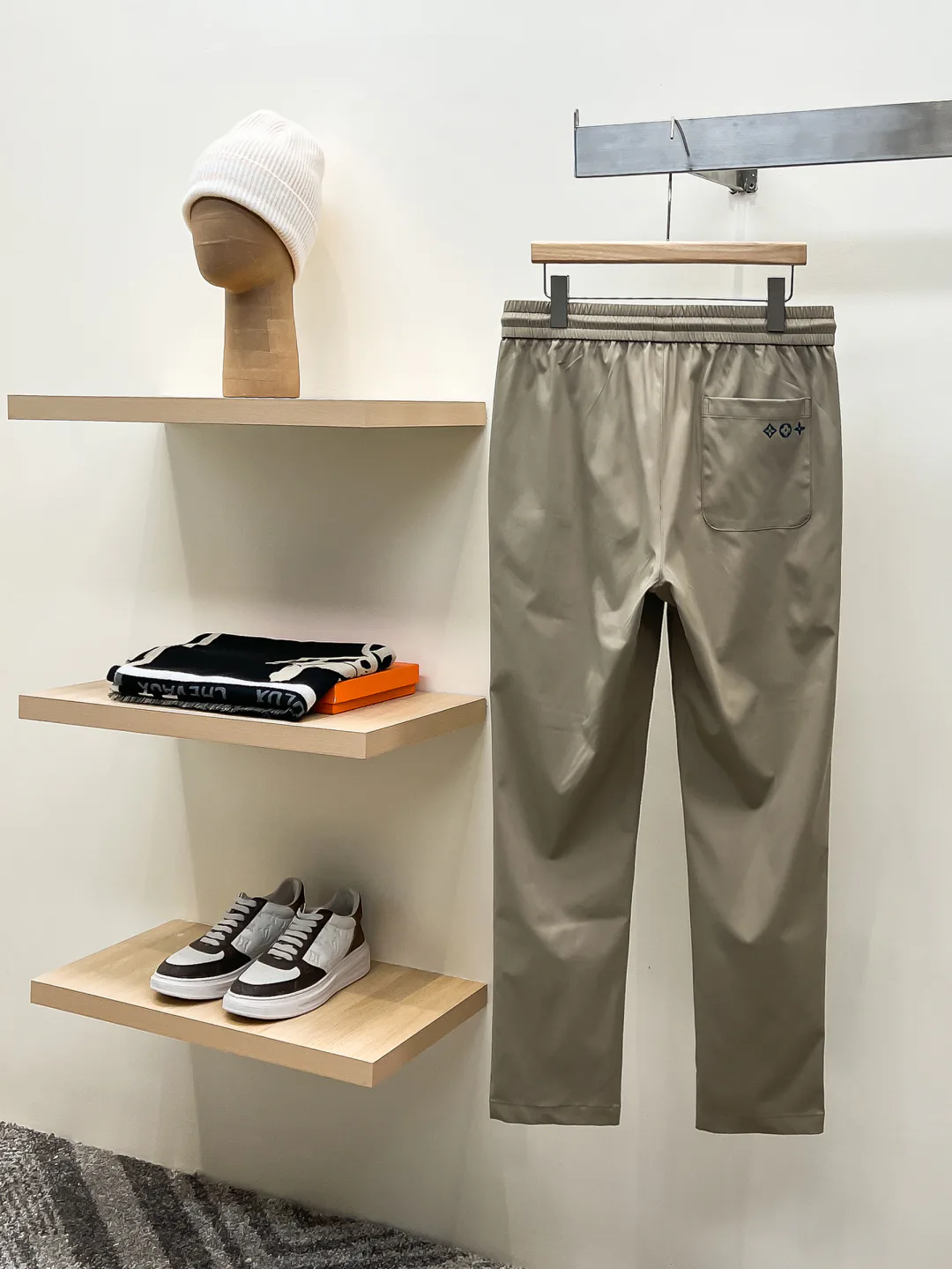 Men's Trousers LOUIS VUITTON 18499206