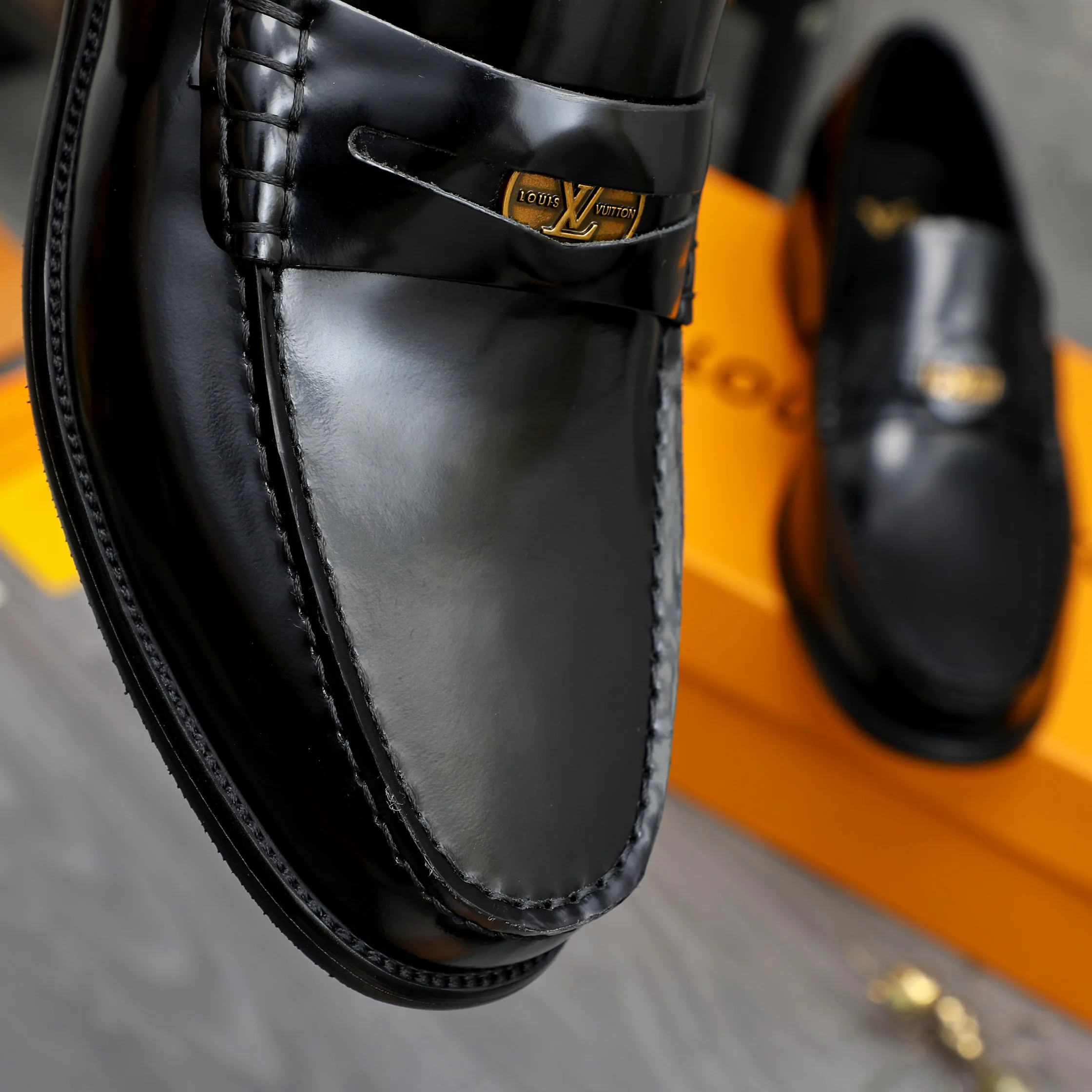 Men's Loafers And Dress Shoes LOUIS VUITTON 17812323