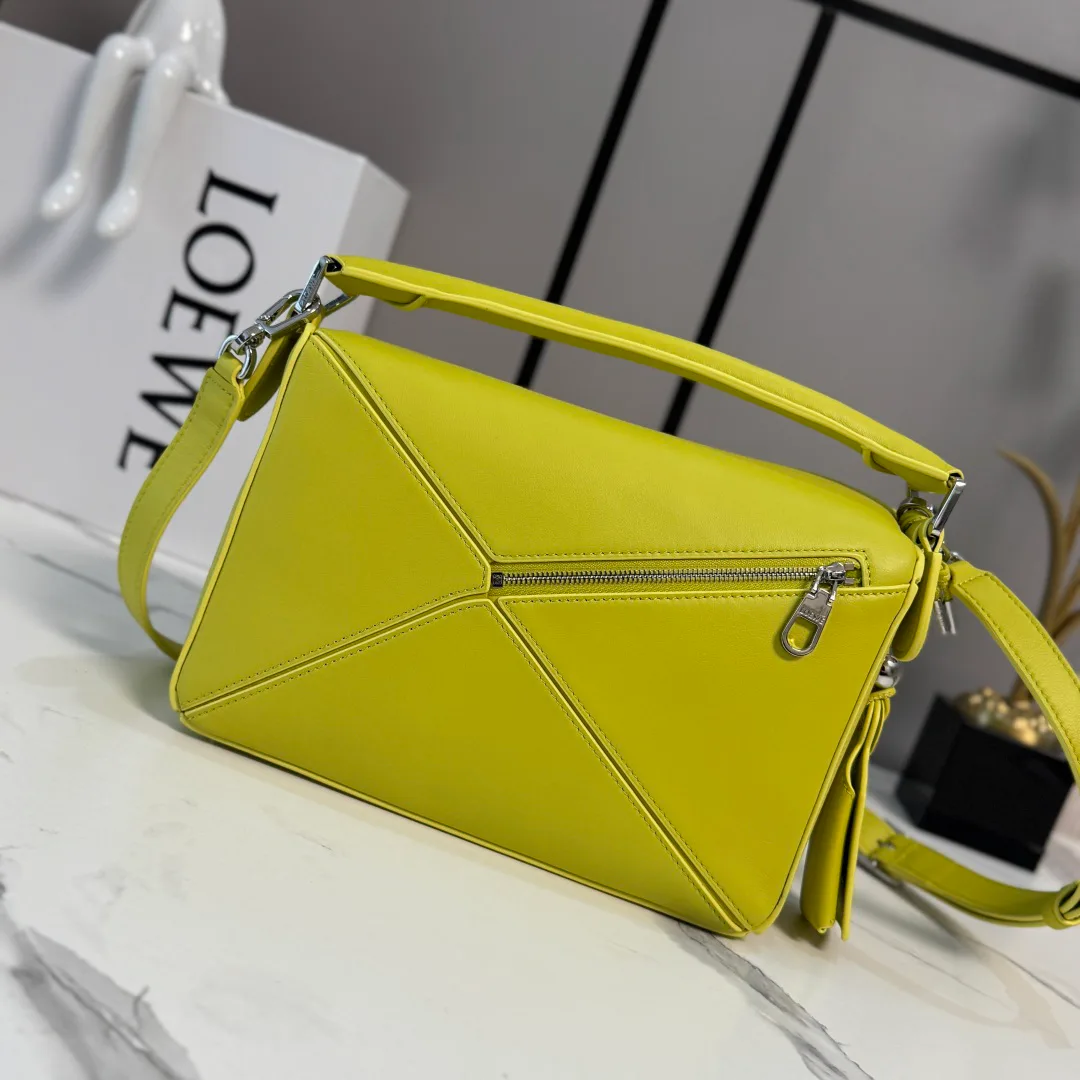 Women's Classic Handbags LOEWE 18328830