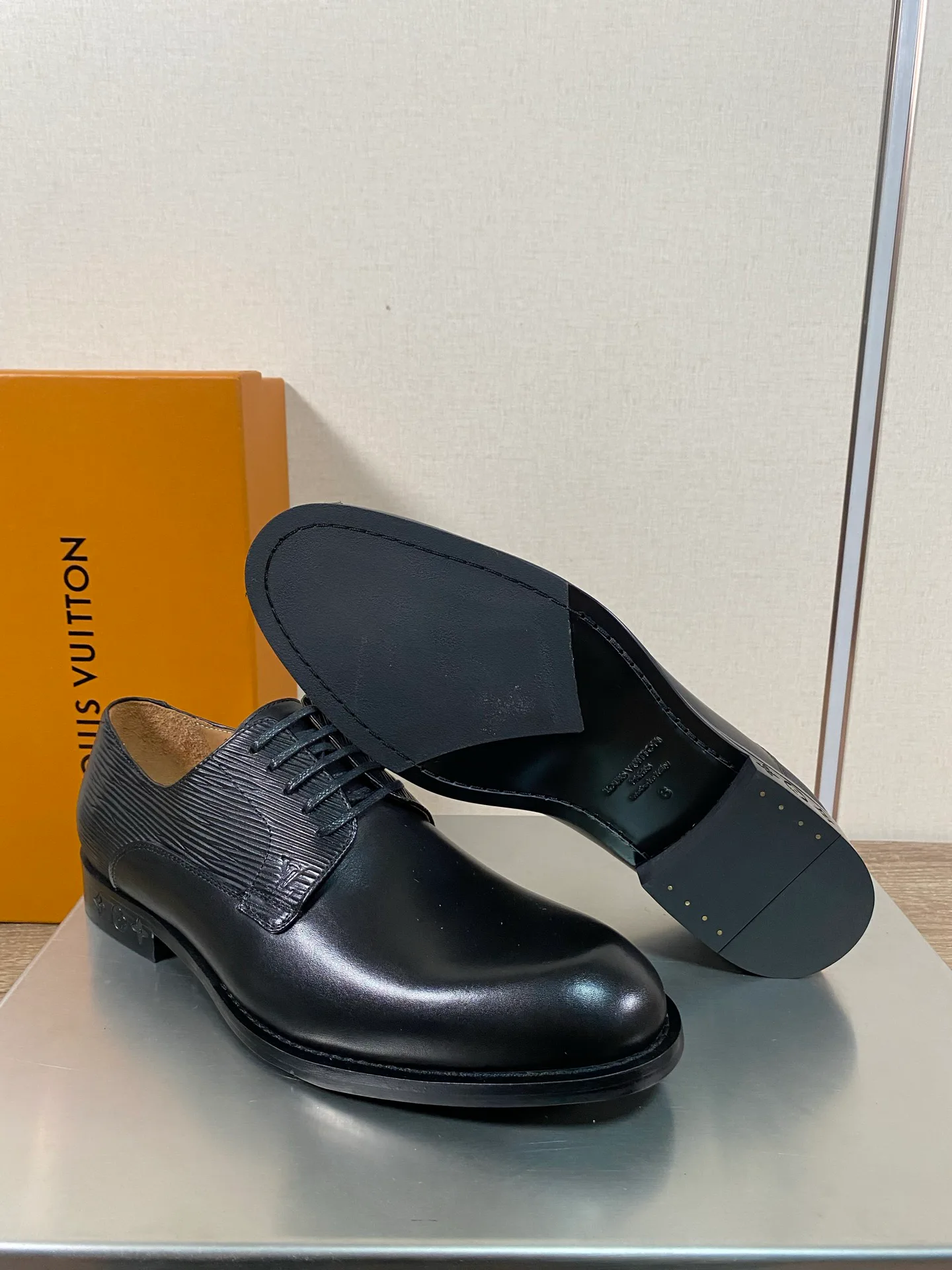 Men's Loafers And Dress Shoes LOUIS VUITTON 18078679