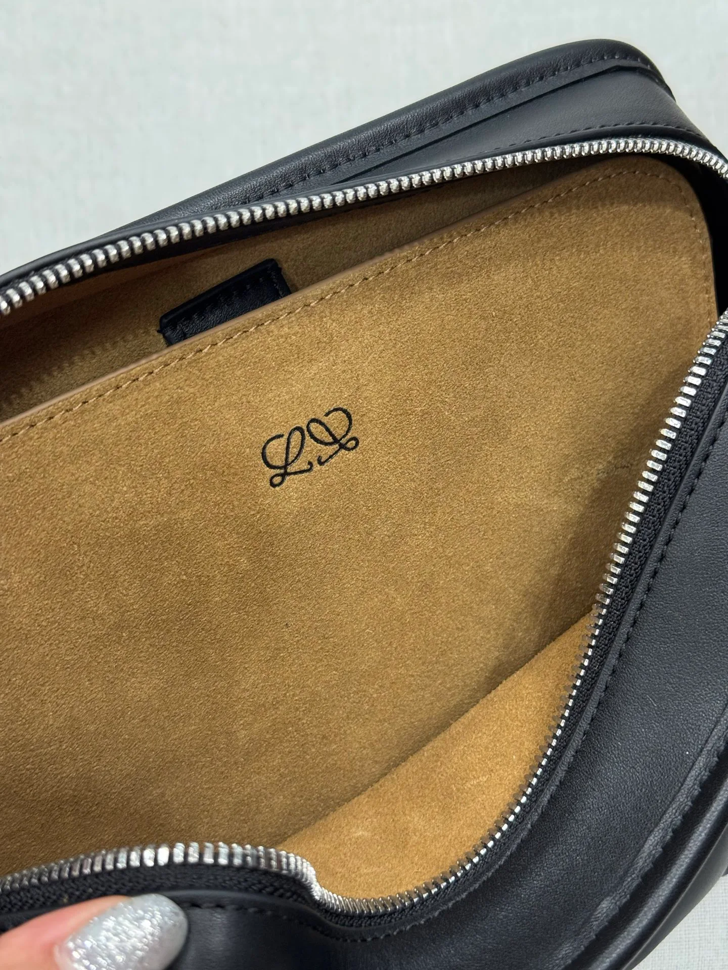 Women's Classic Handbags LOEWE 17927643