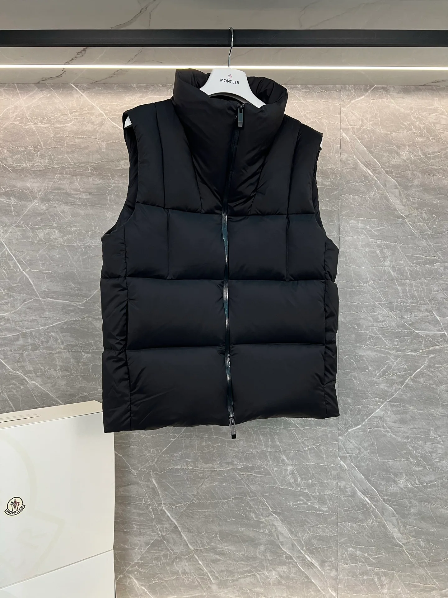 Жилеты Мужские Moncler 18599868