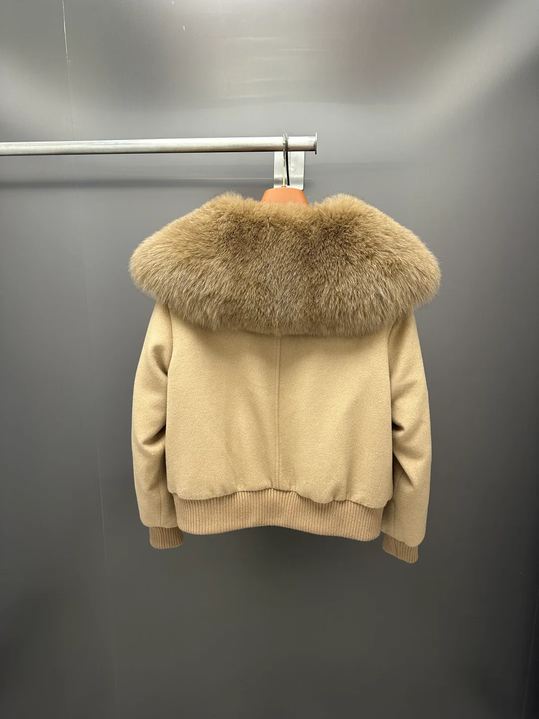 Women's Jackets And Down Jackets LORO PIANA 18226699