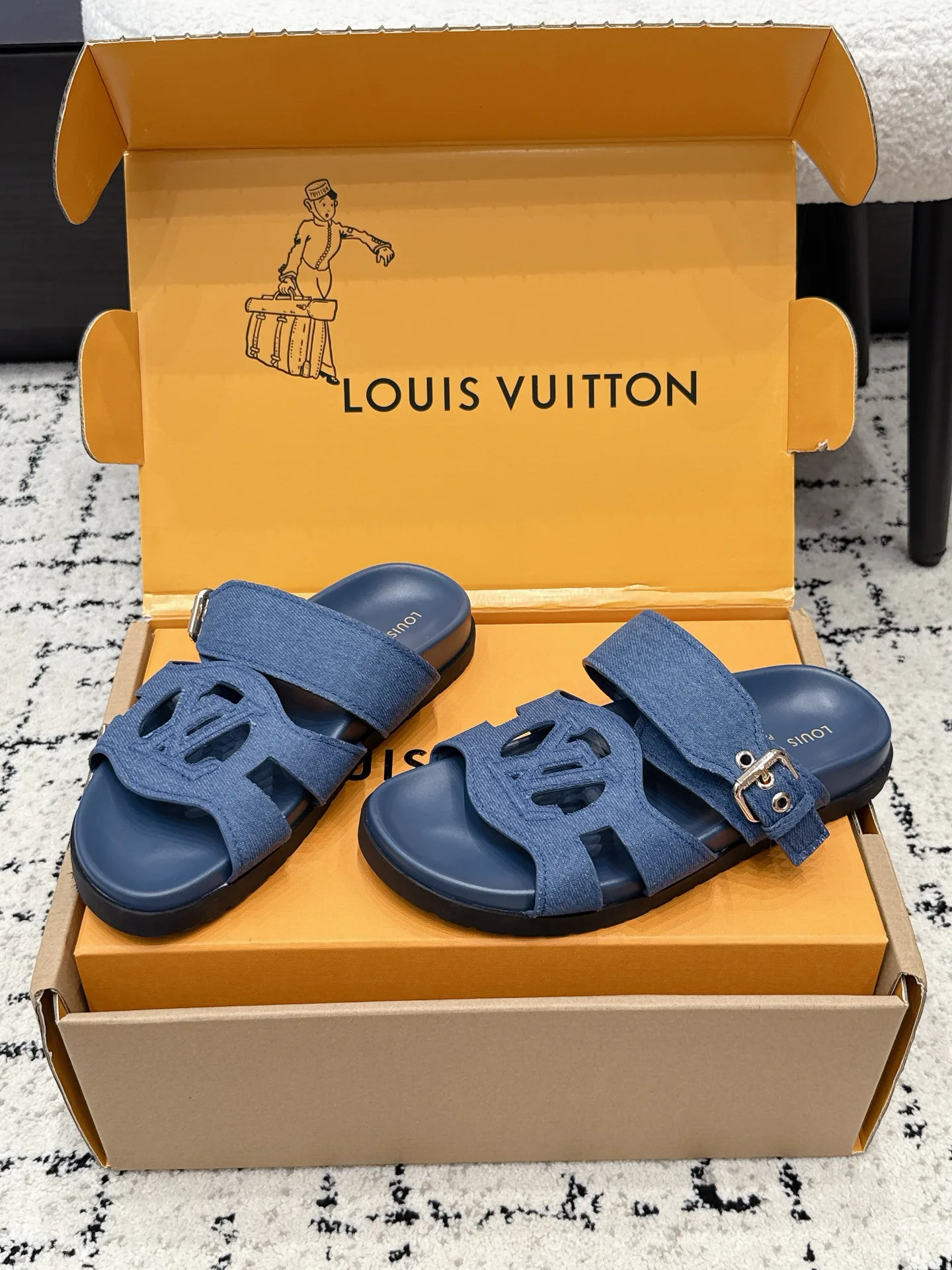 Women's Flip-Flops LOUIS VUITTON 17522792