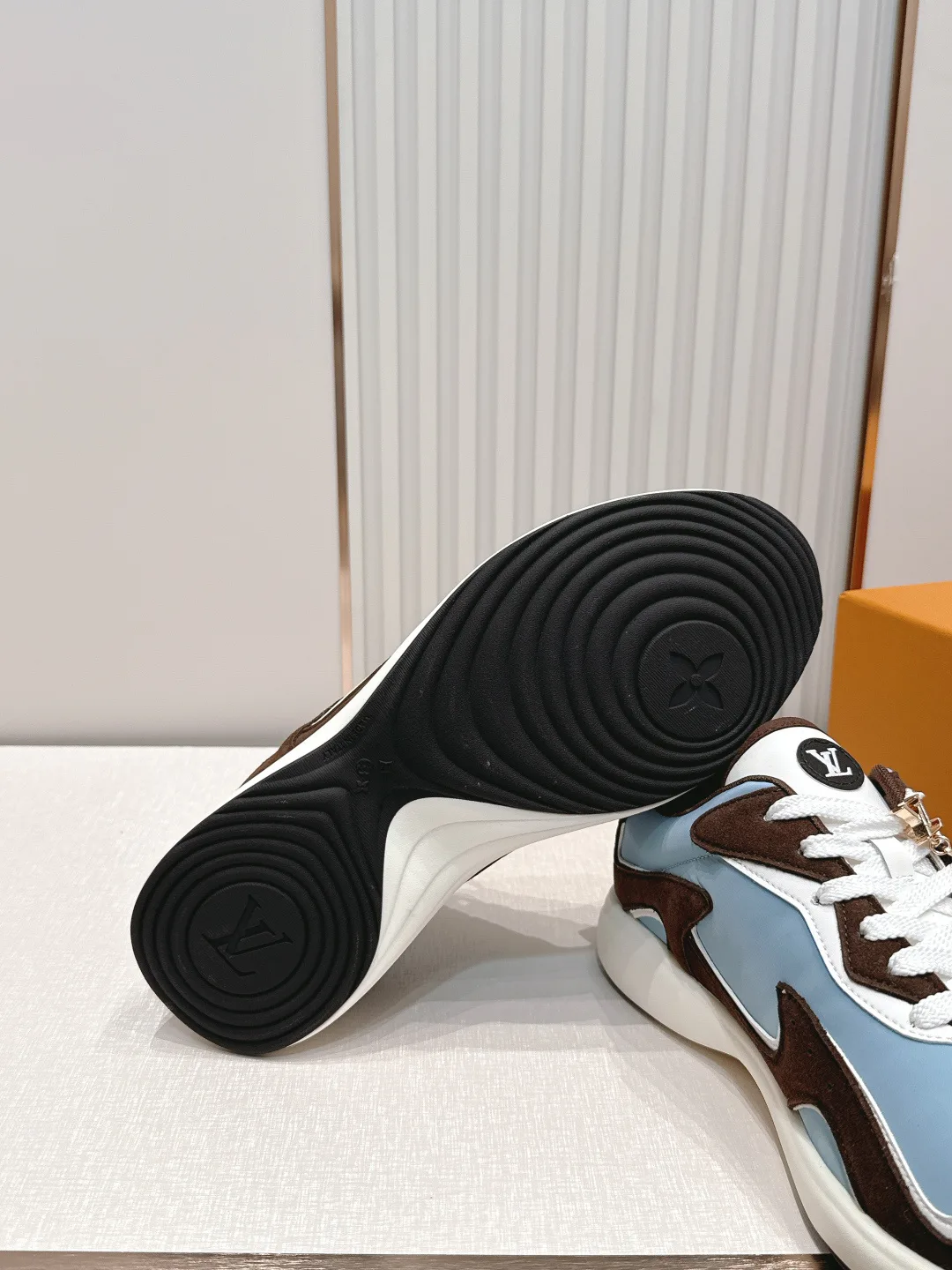 Men's Sneakers LOUIS VUITTON 17926424