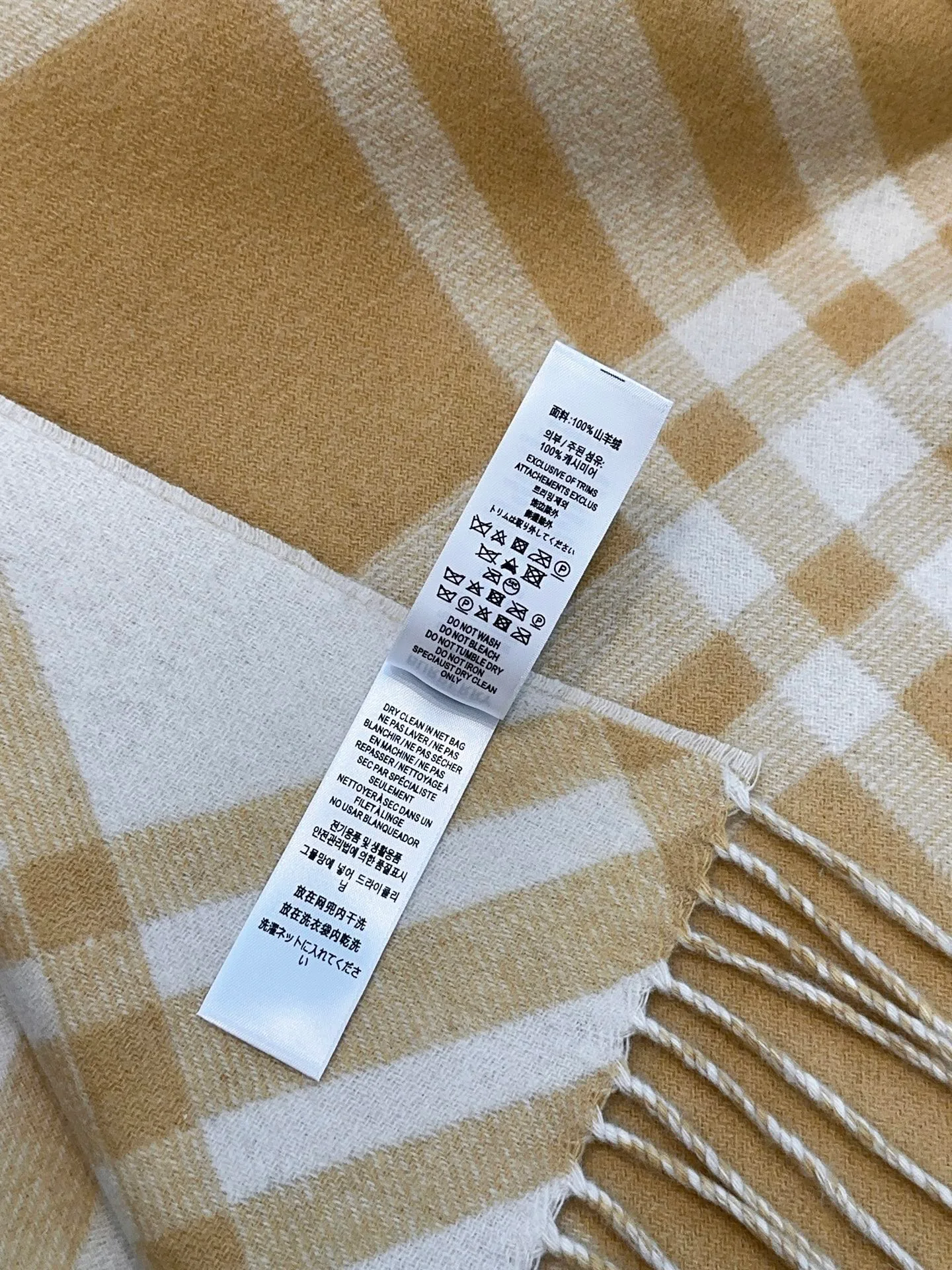 Scarves BURBERRY 18105487