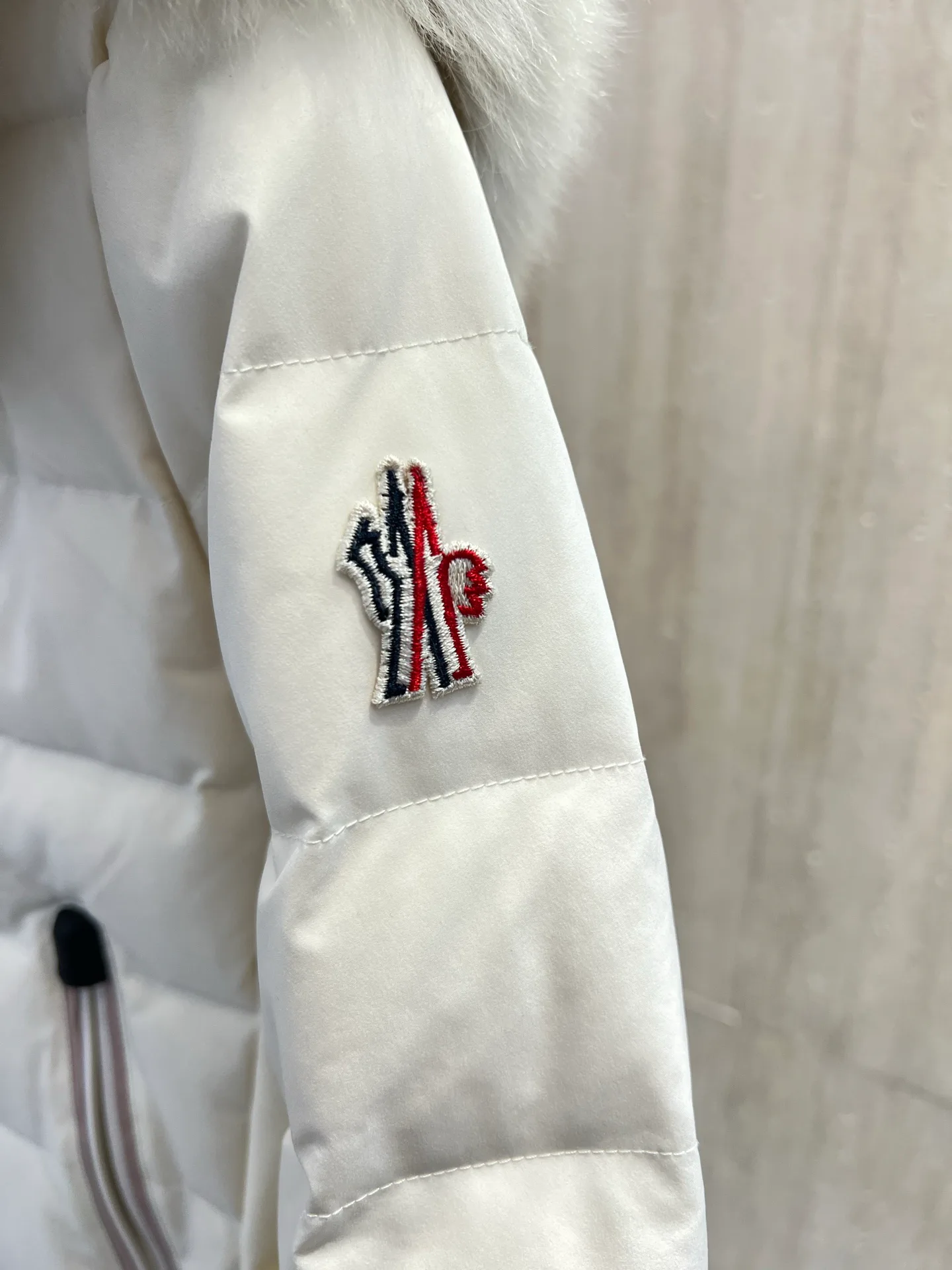 Men's Jackets And Down Jackets MONCLER 18231582