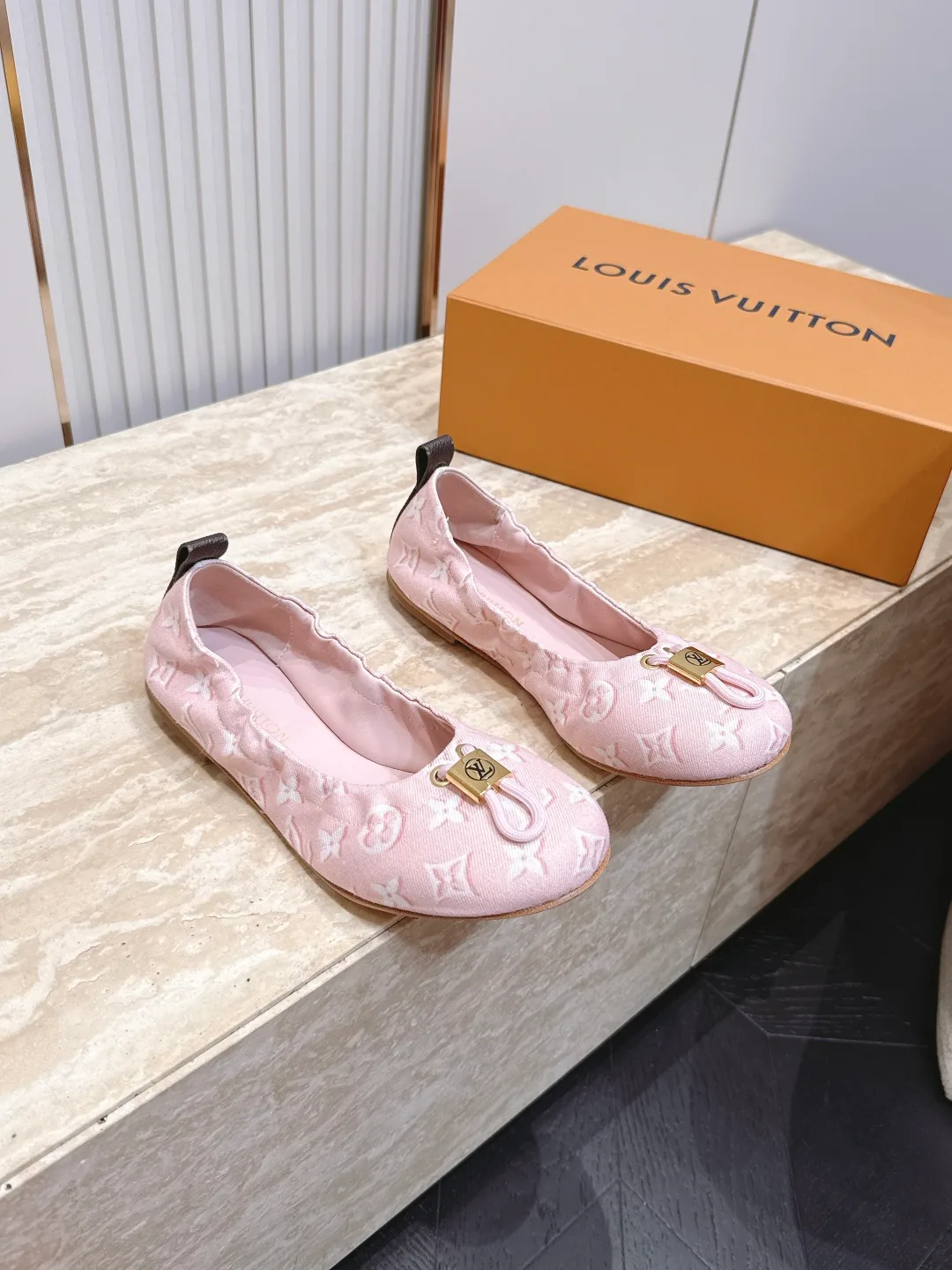 Women's Ballet Flats LOUIS VUITTON 17178358