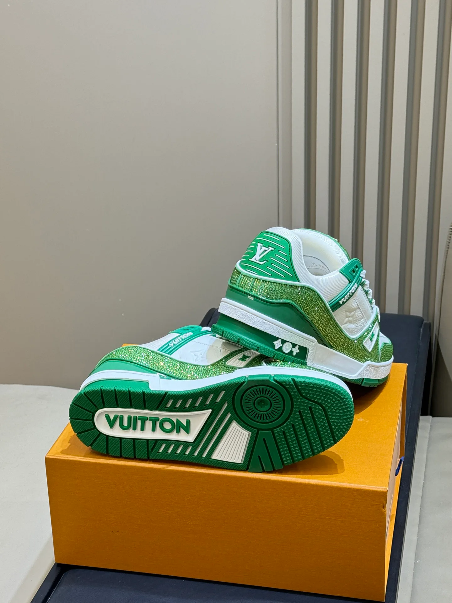 Women's Sneakers LOUIS VUITTON 18073569