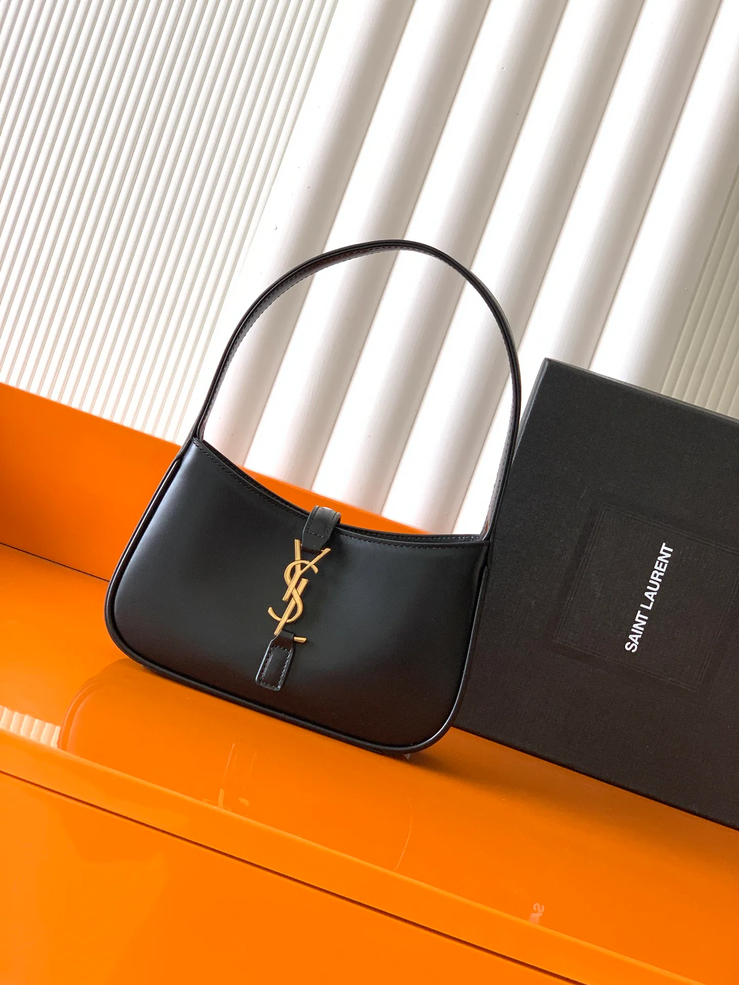 Классические Сумки Женские Saint Laurent 18610978