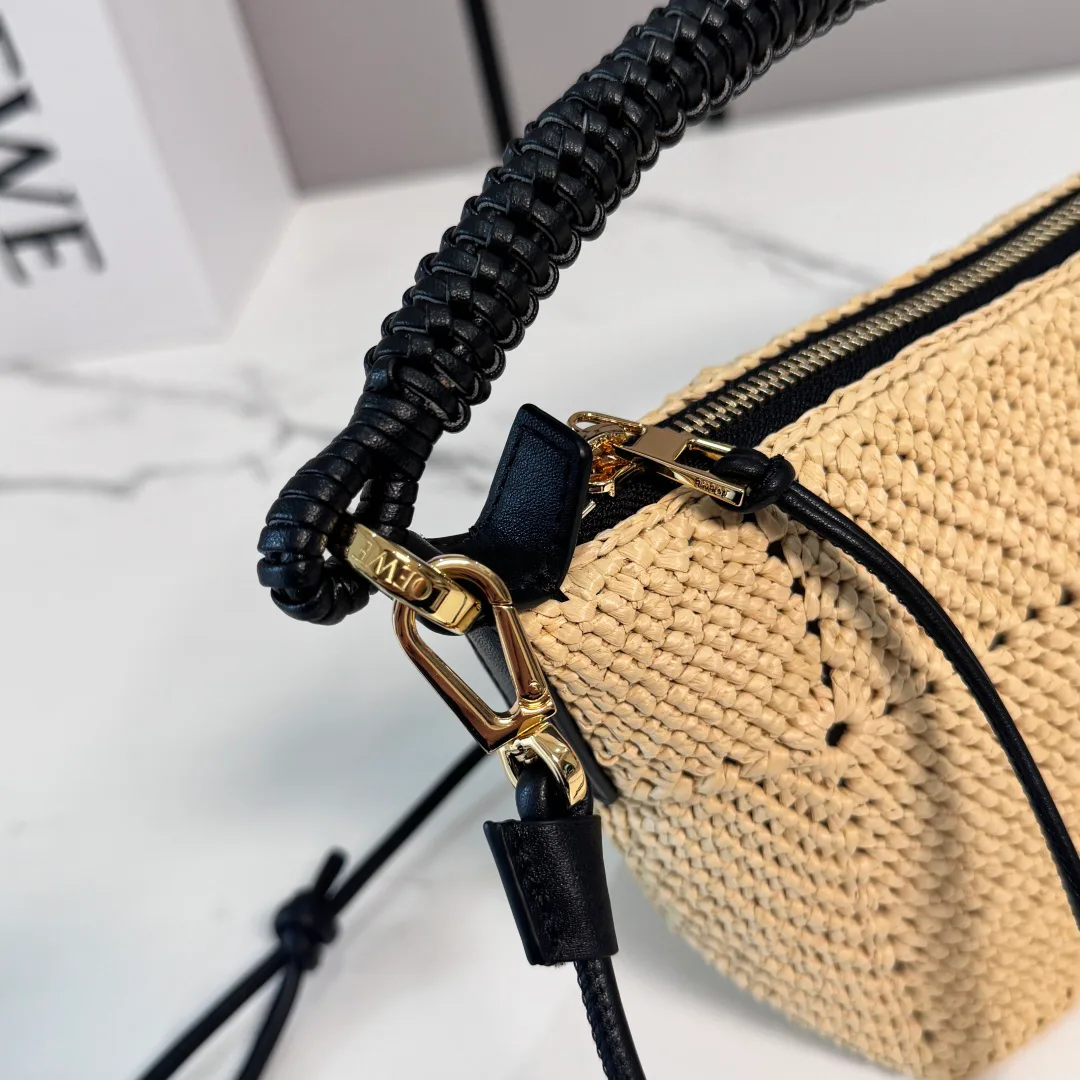 Women's Classic Handbags LOEWE 17818152