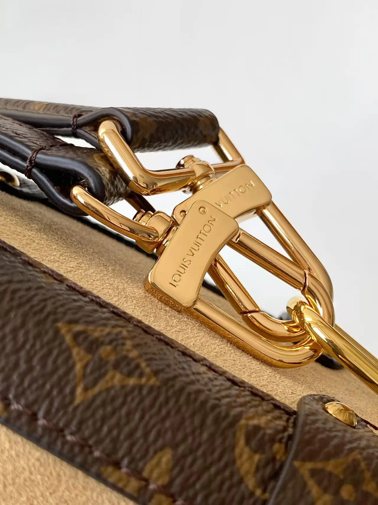 Women's Classic Handbags LOUIS VUITTON 17904121