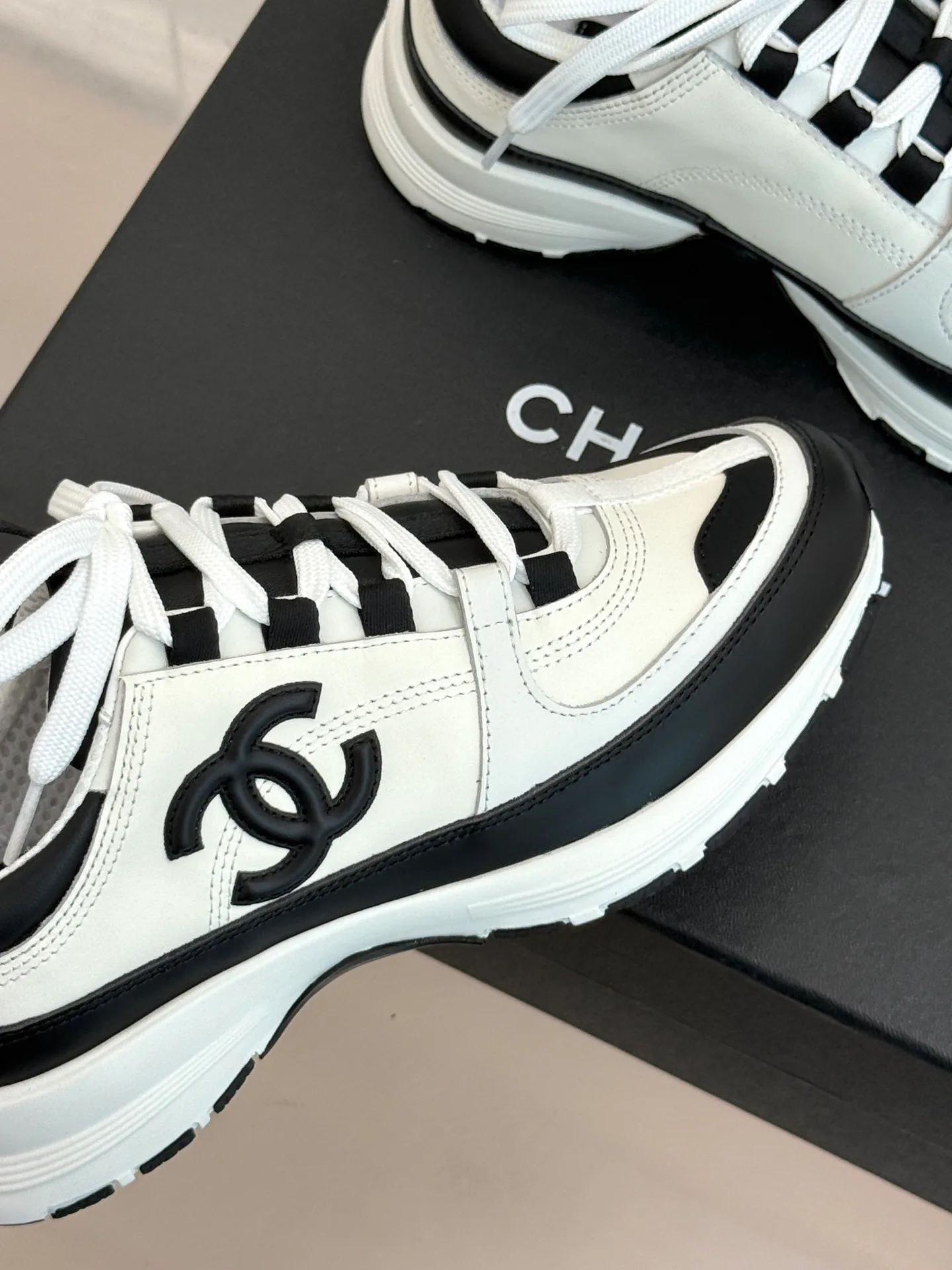 Women's Sneakers CHANEL 17856168