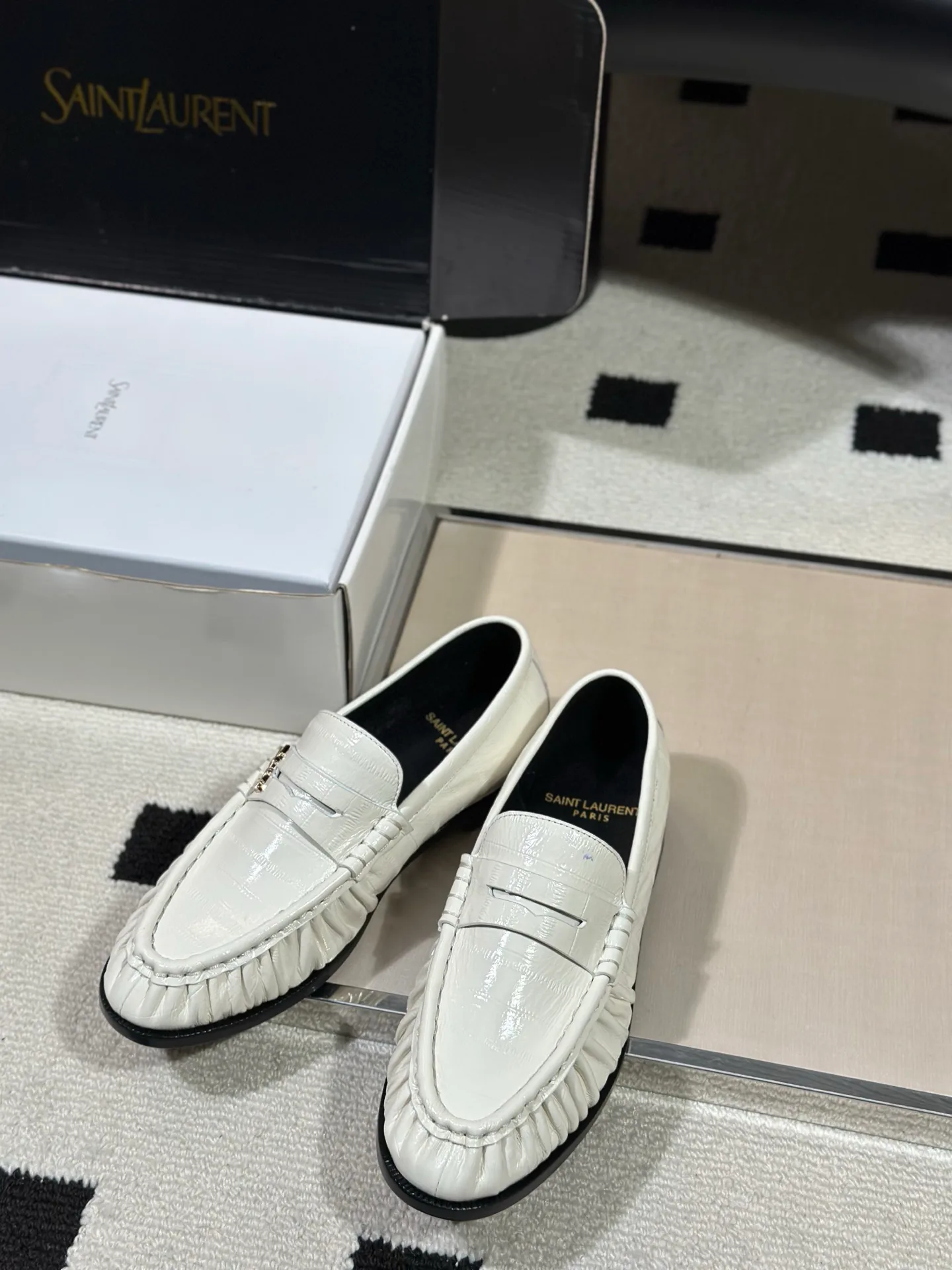 Women's Loafers And Moccasins SAINT LAURENT 18041769