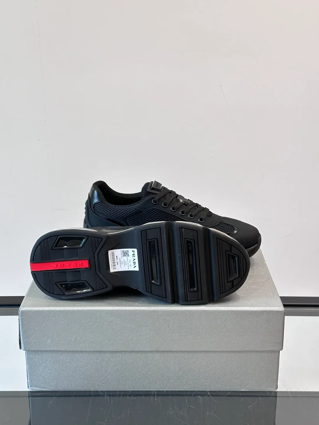 Кроссовки Мужские Prada 18564277