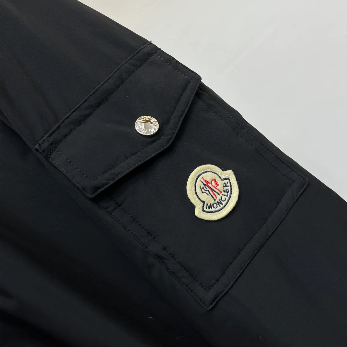 Women's Jackets And Down Jackets MONCLER 17340711