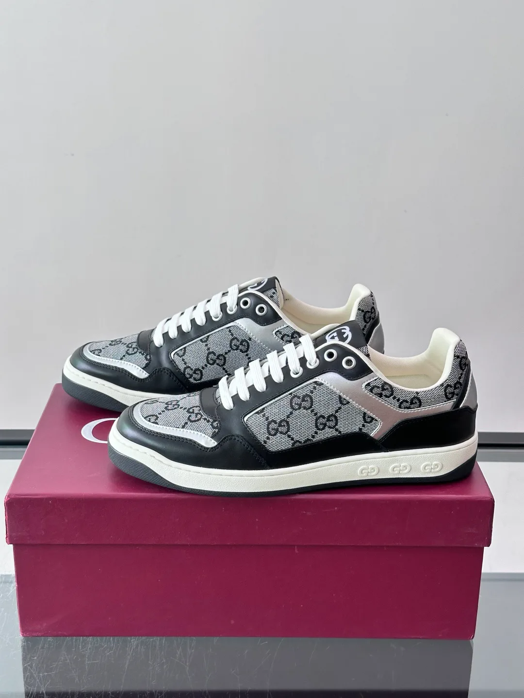 Women's Sneakers GUCCI 18102695