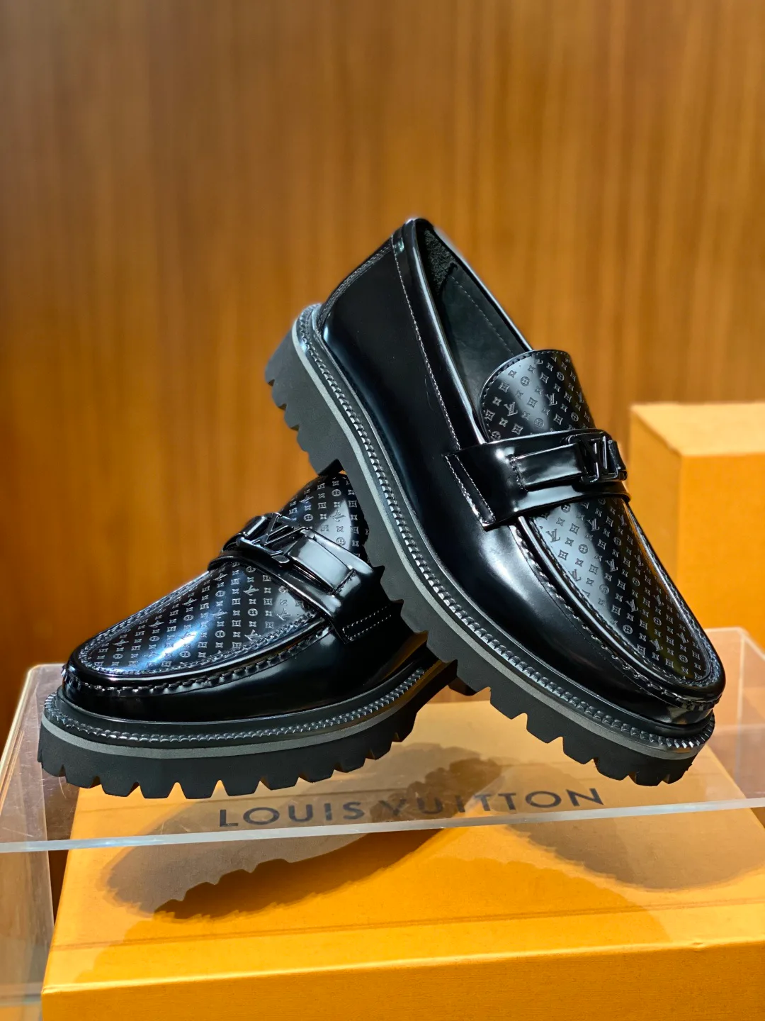 Men's Loafers And Dress Shoes LOUIS VUITTON 18158653