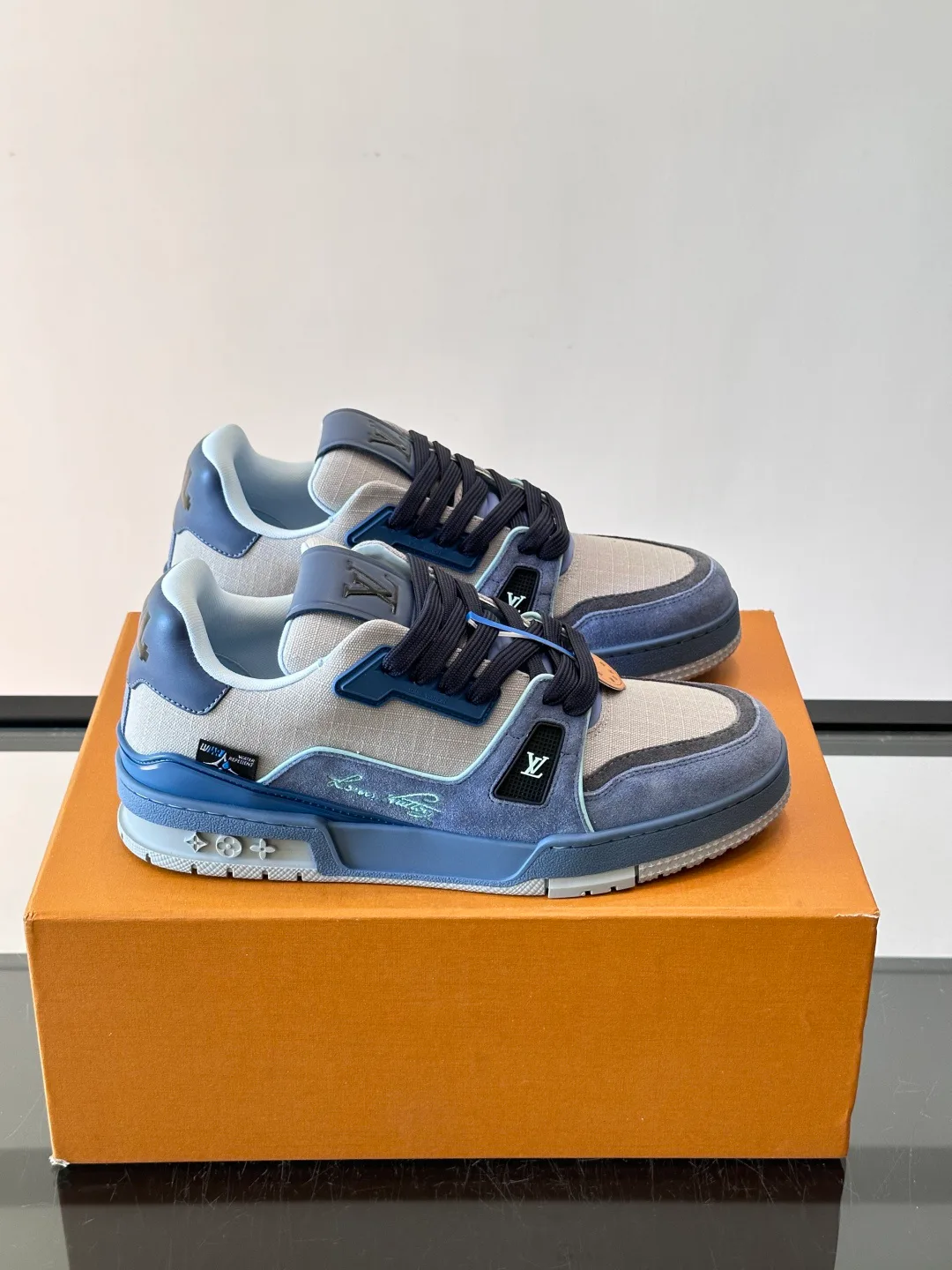 Men's Sneakers LOUIS VUITTON 17588543