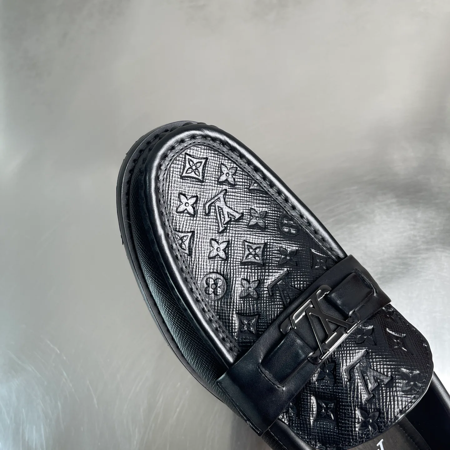 Men's Loafers And Dress Shoes LOUIS VUITTON 18519380