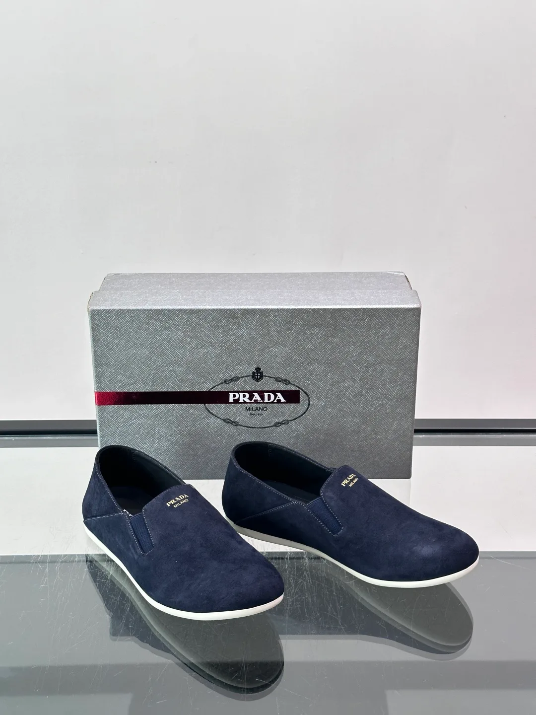 Men's Loafers And Dress Shoes PRADA 18079426